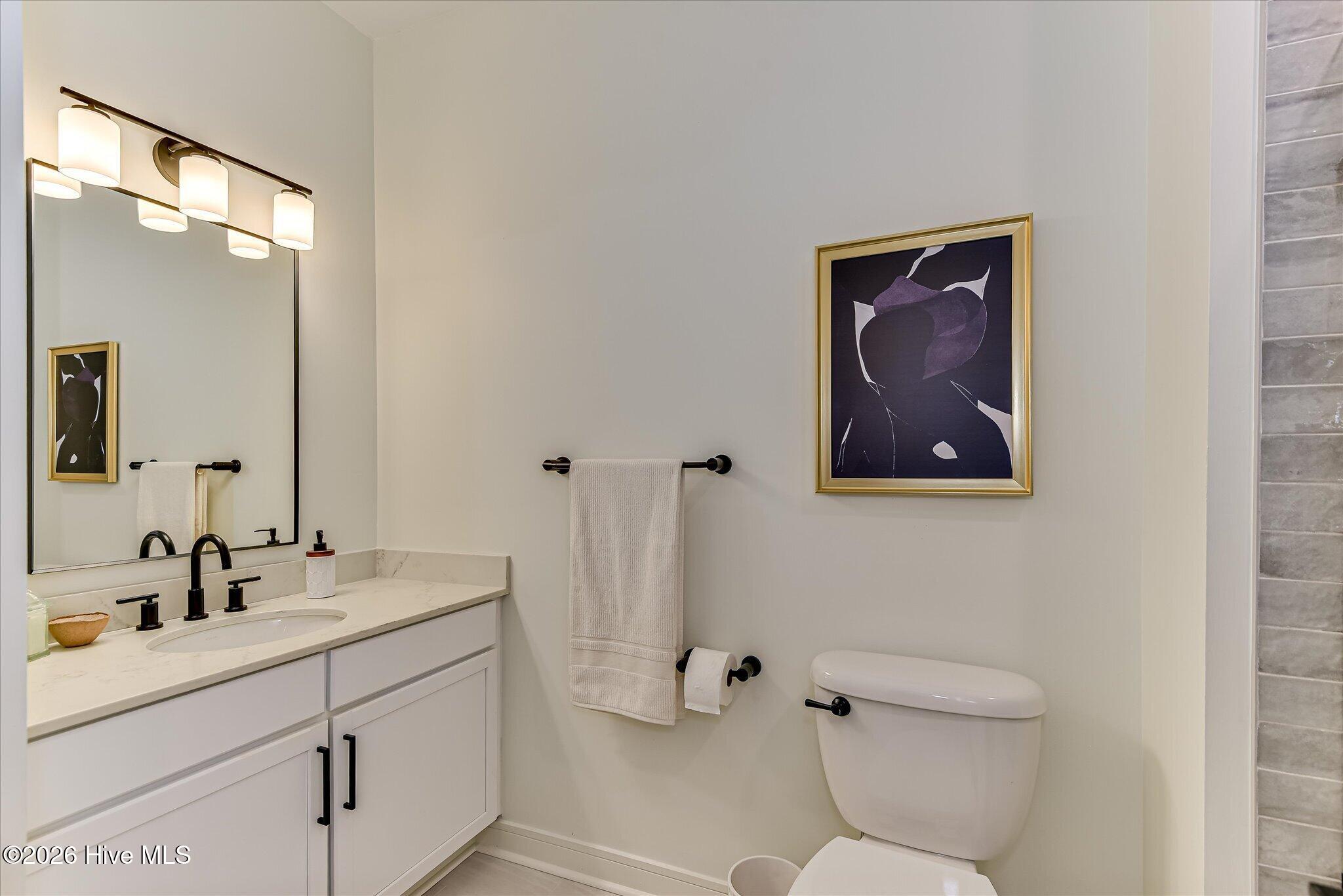Model Unit Hall Bath