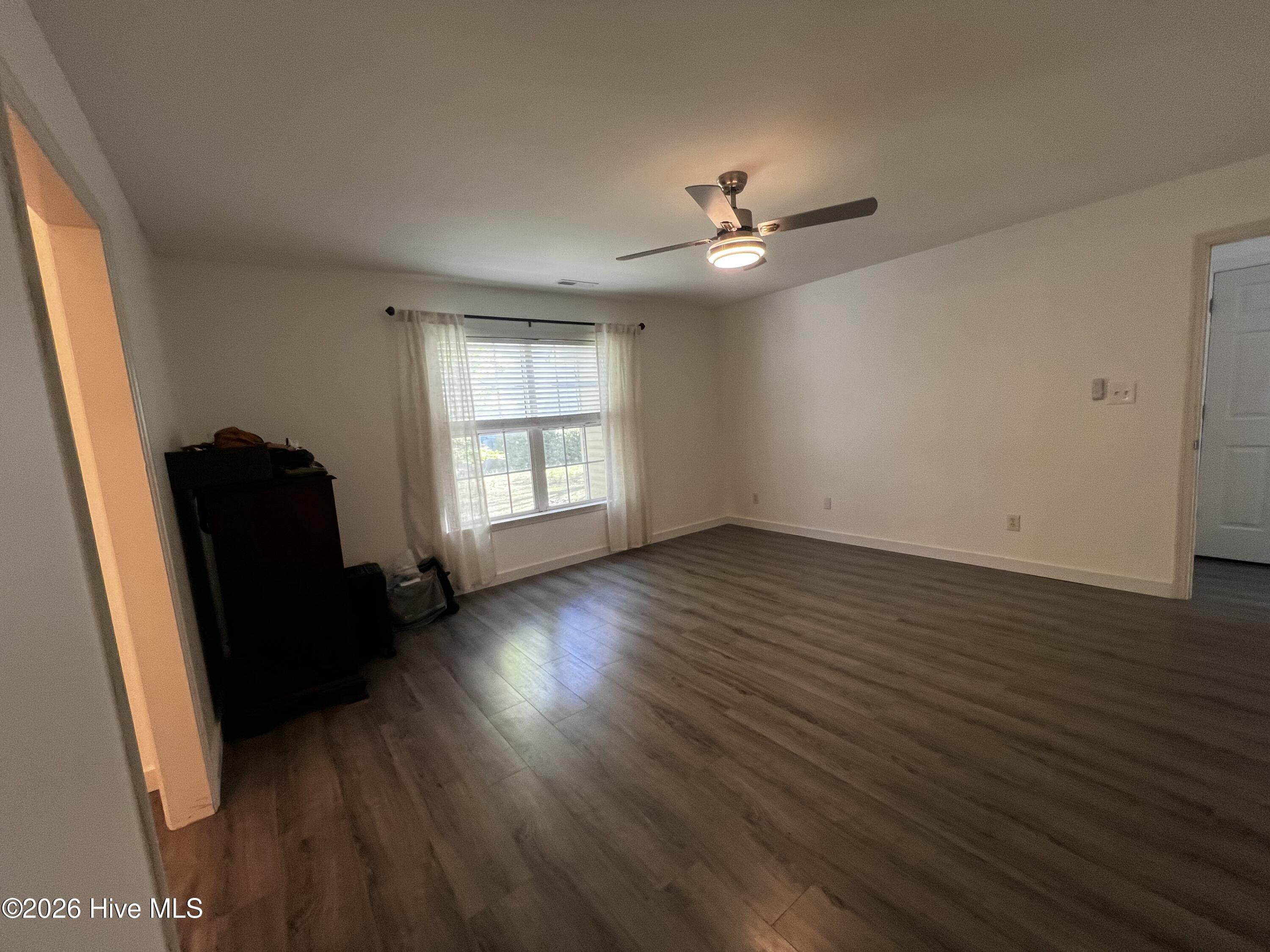 100565379 | Photo 10