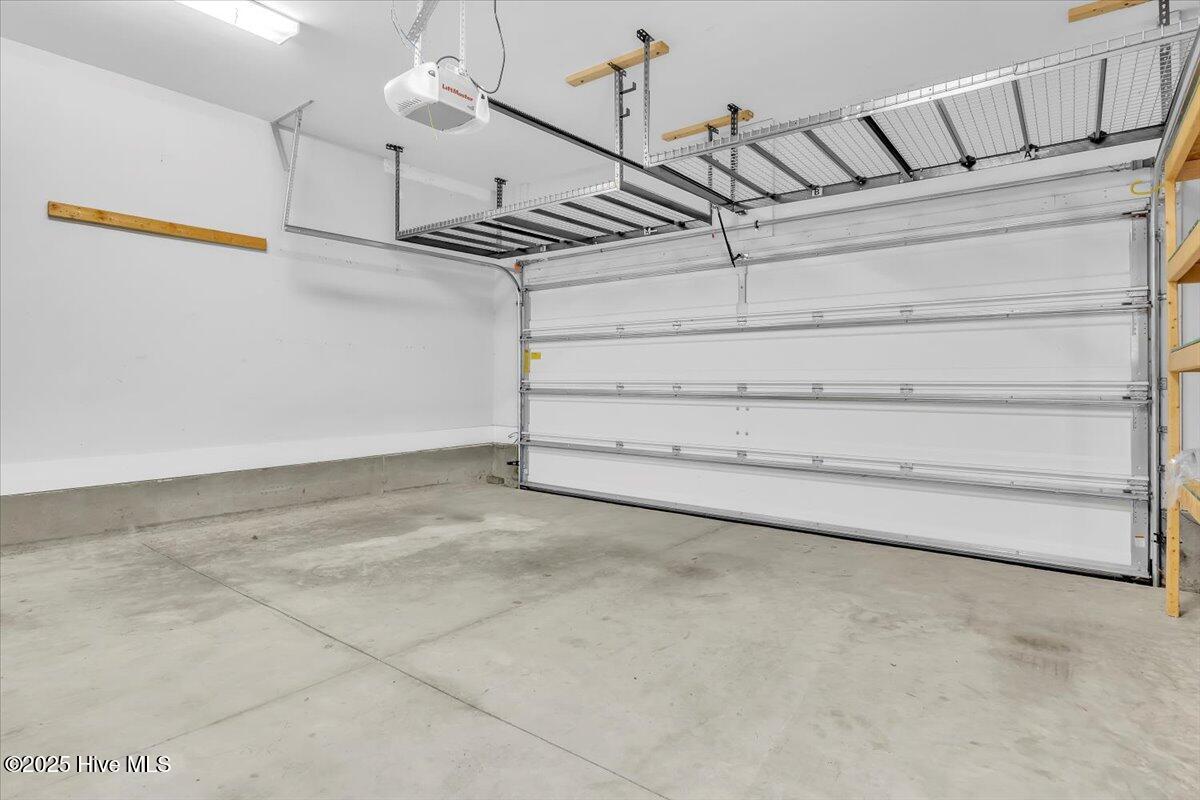 100523445 | Photo 56