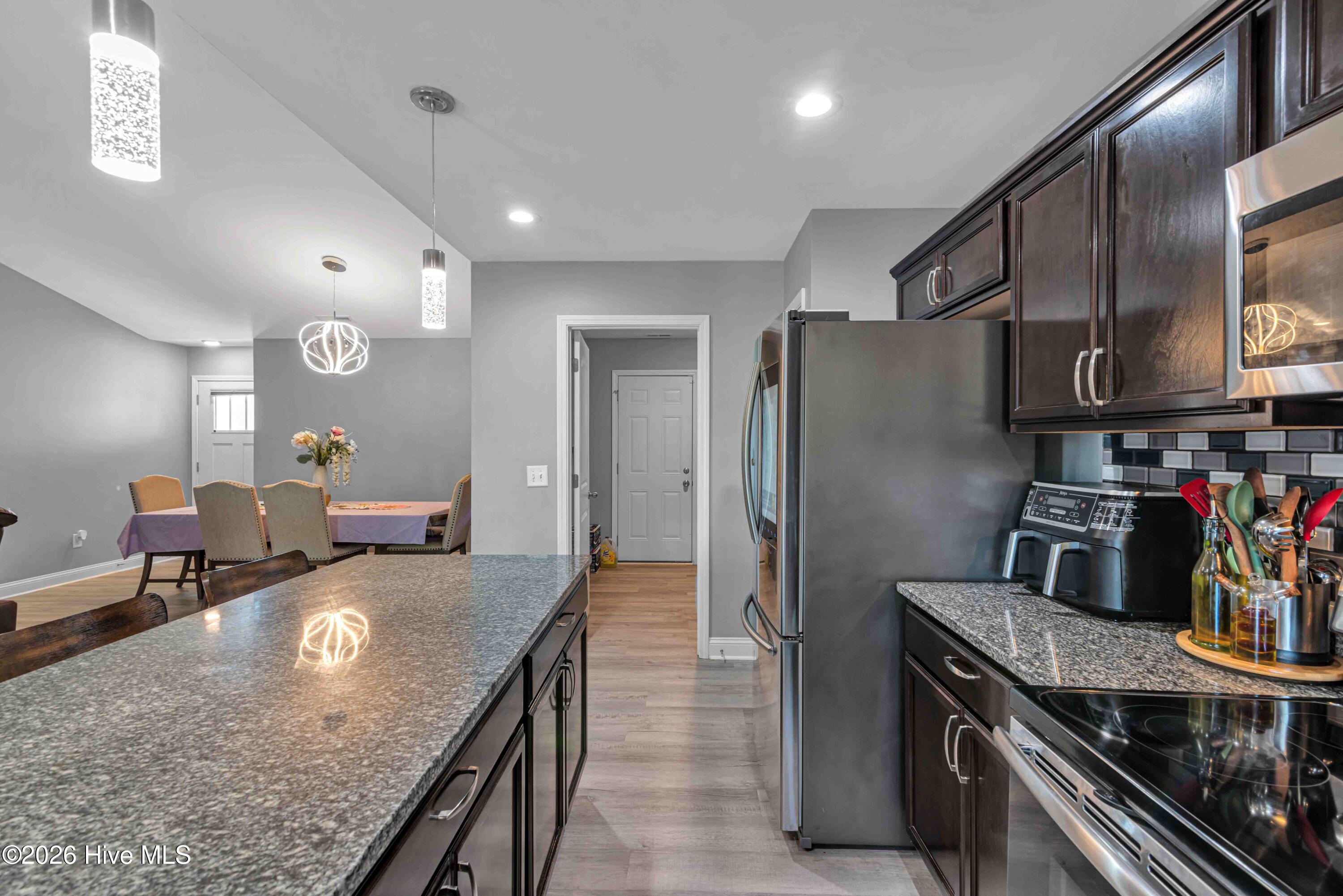 100558527 | Photo 15