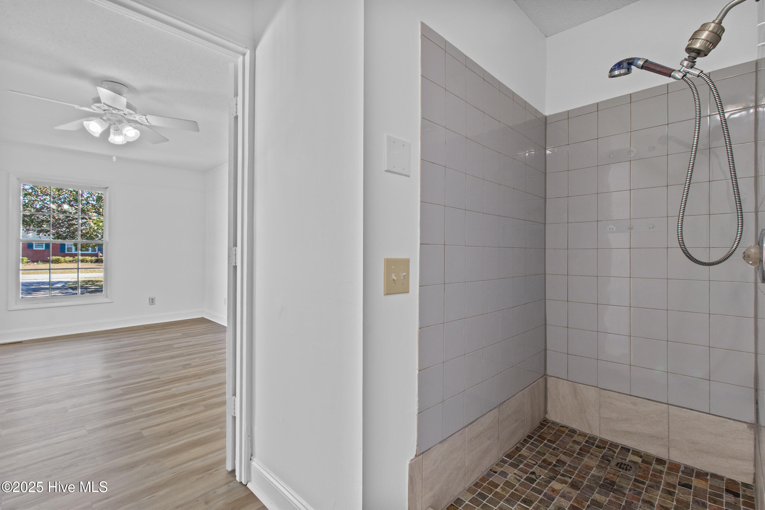 100541080 | Photo 25