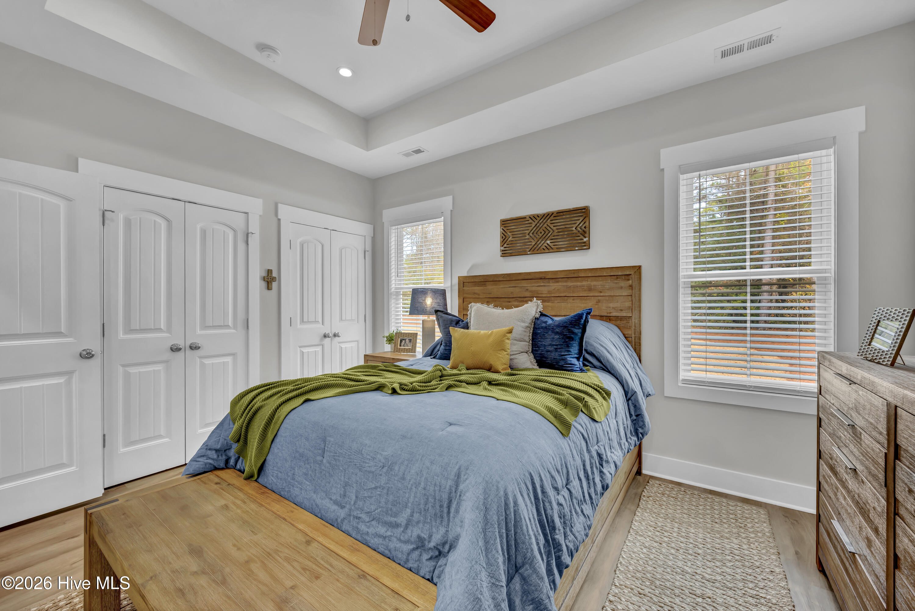 100555875 | Photo 13