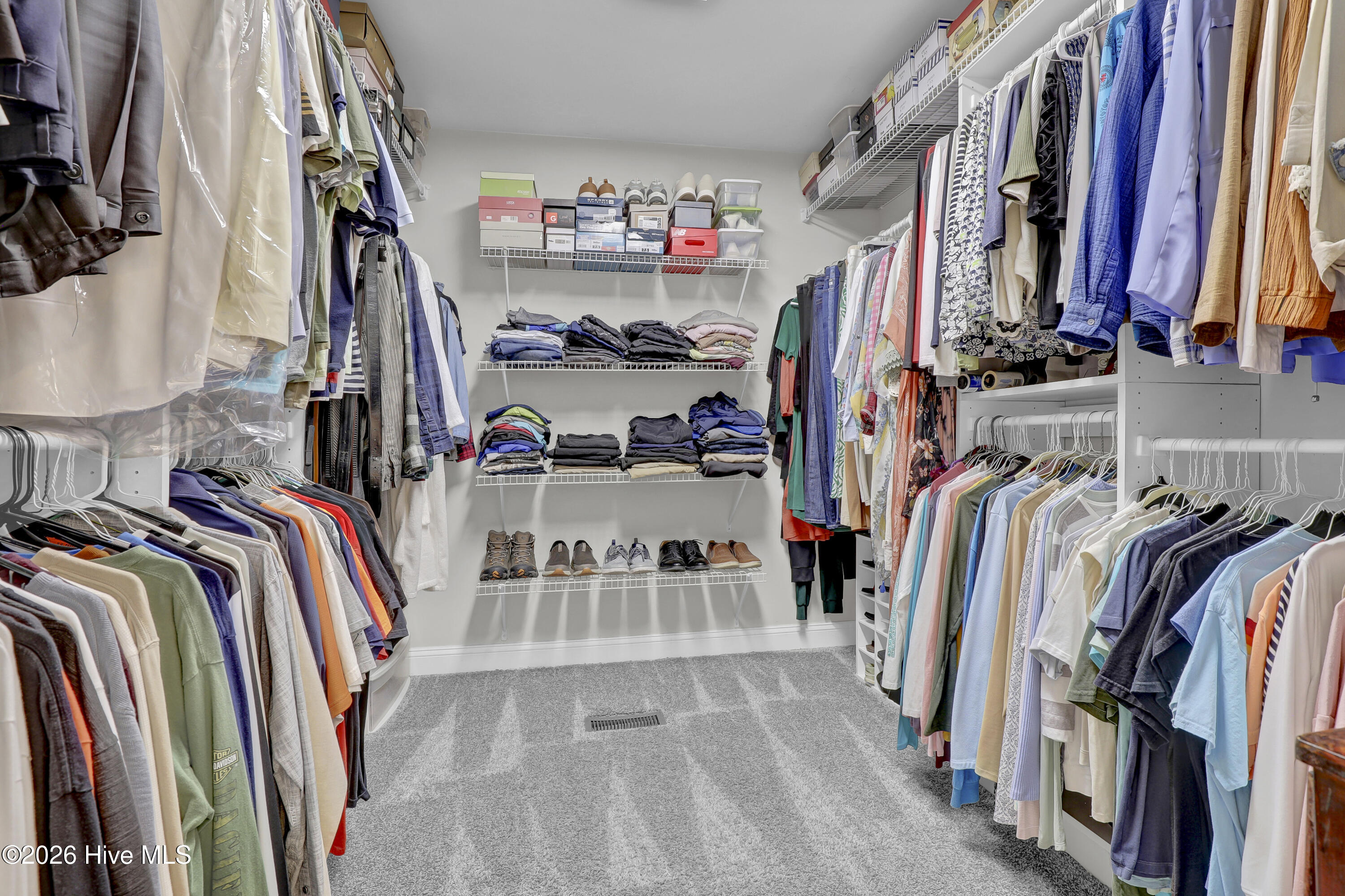 100563243 | Photo 24