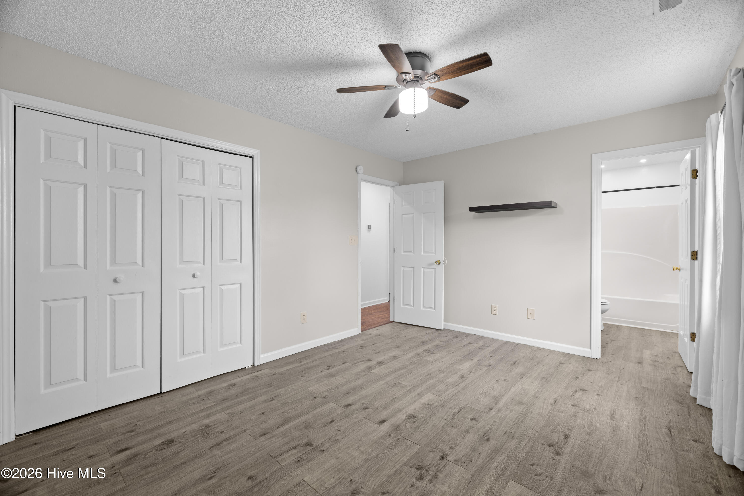 100556081 | Photo 17