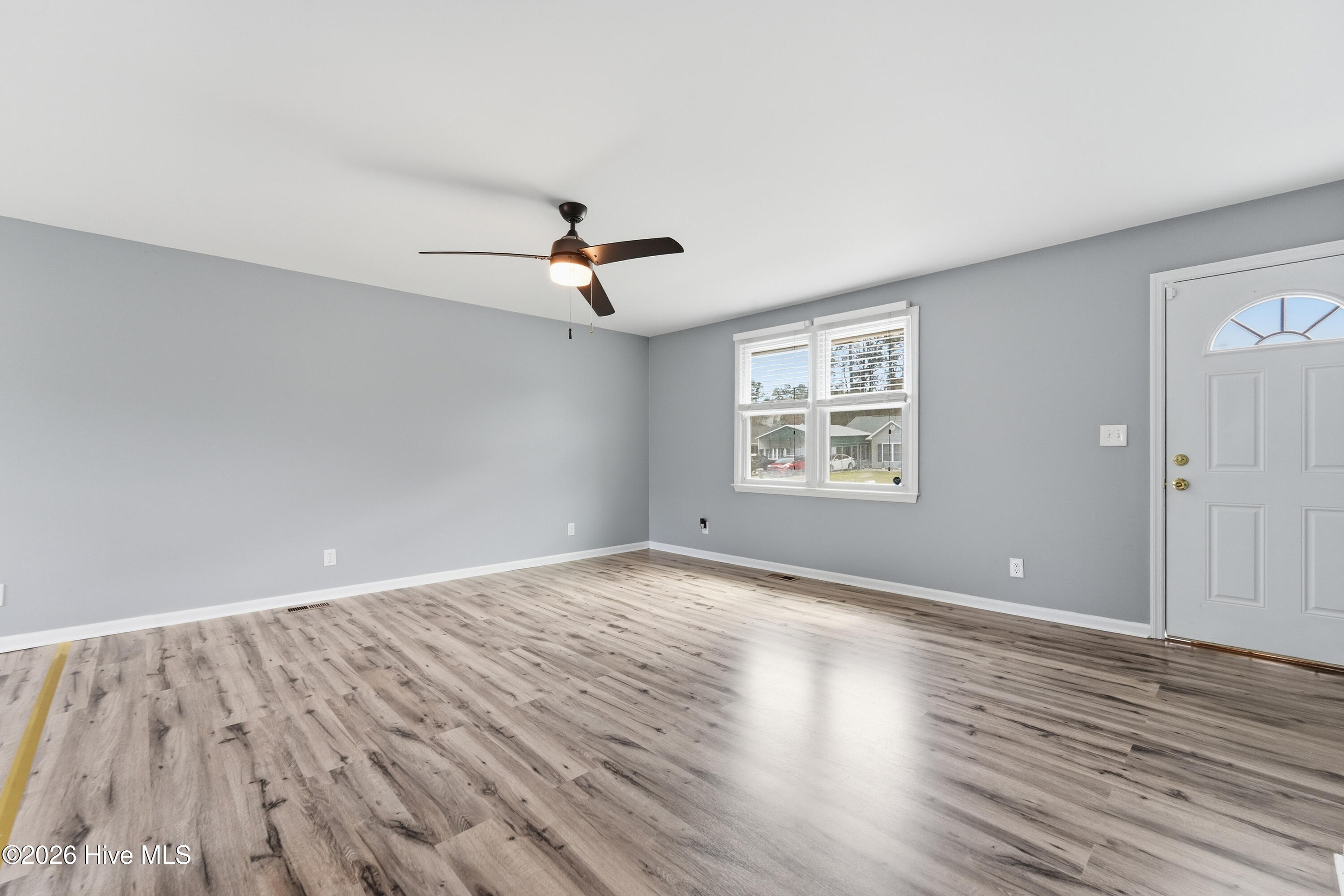 100563801 | Photo 10