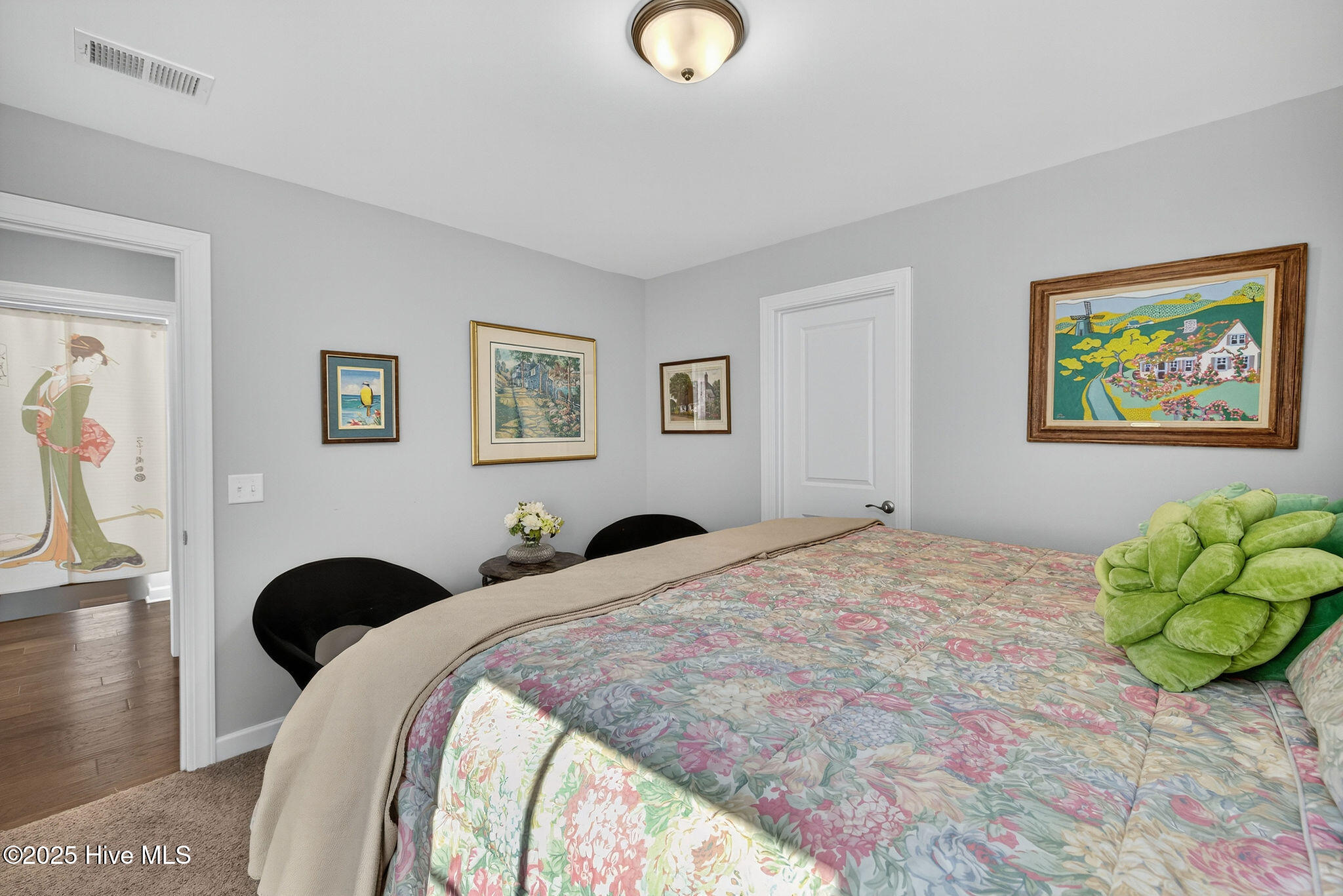 100529833 | Photo 40