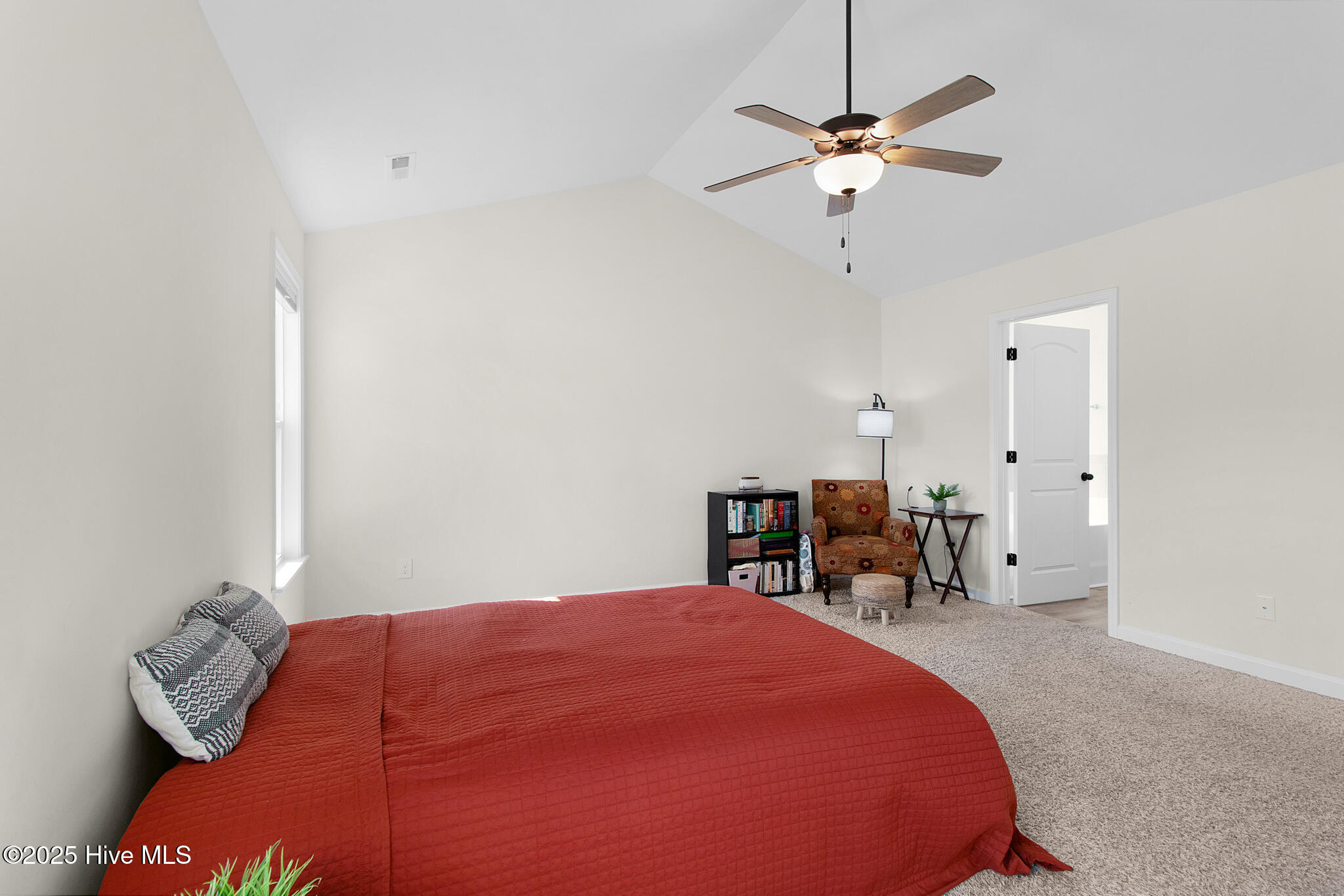 100532125 | Photo 18