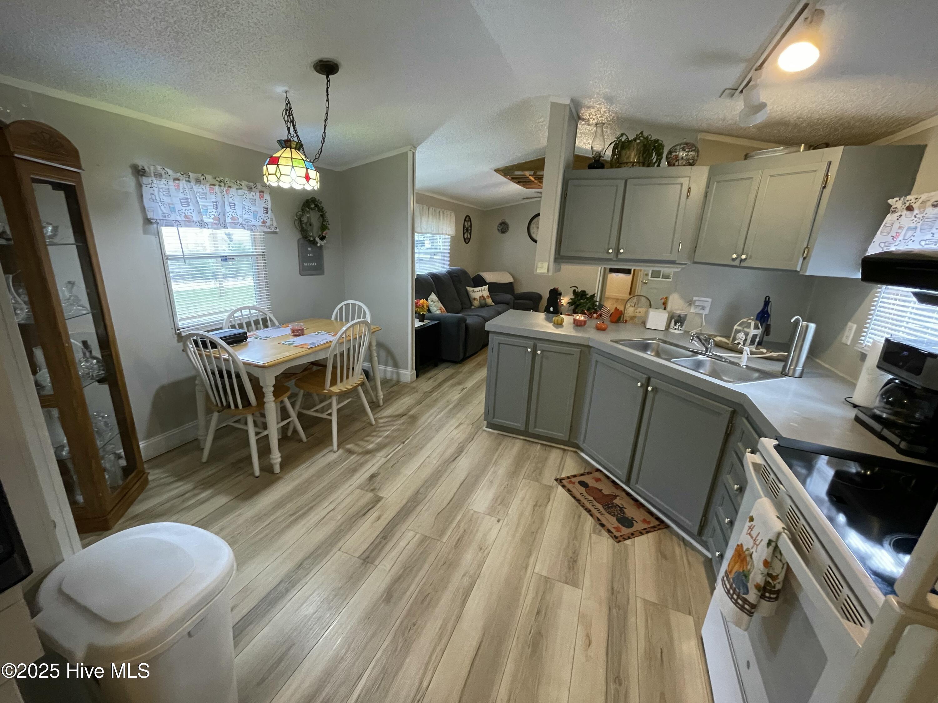 100534304 | Photo 12