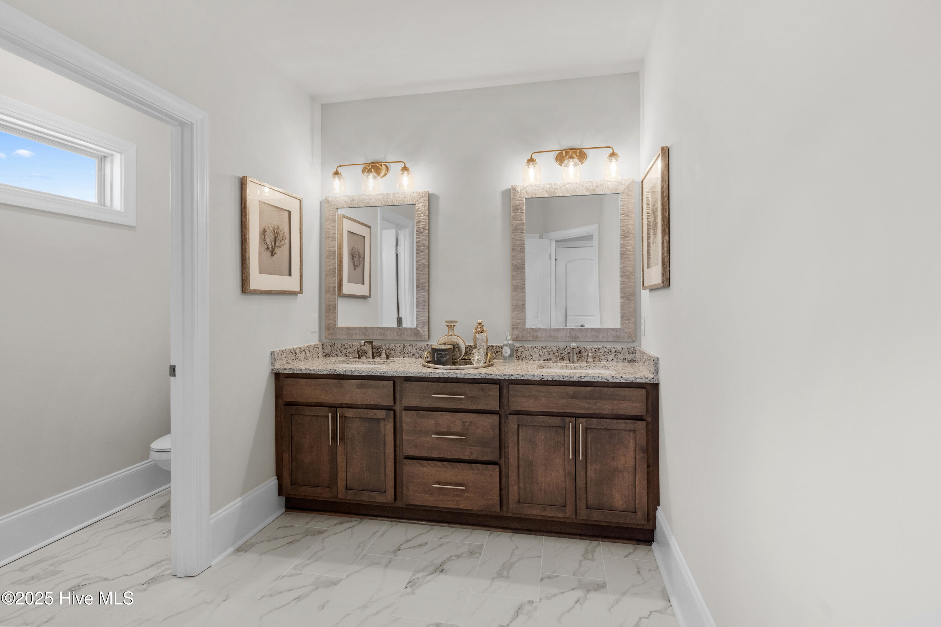 100496810 | Photo 30