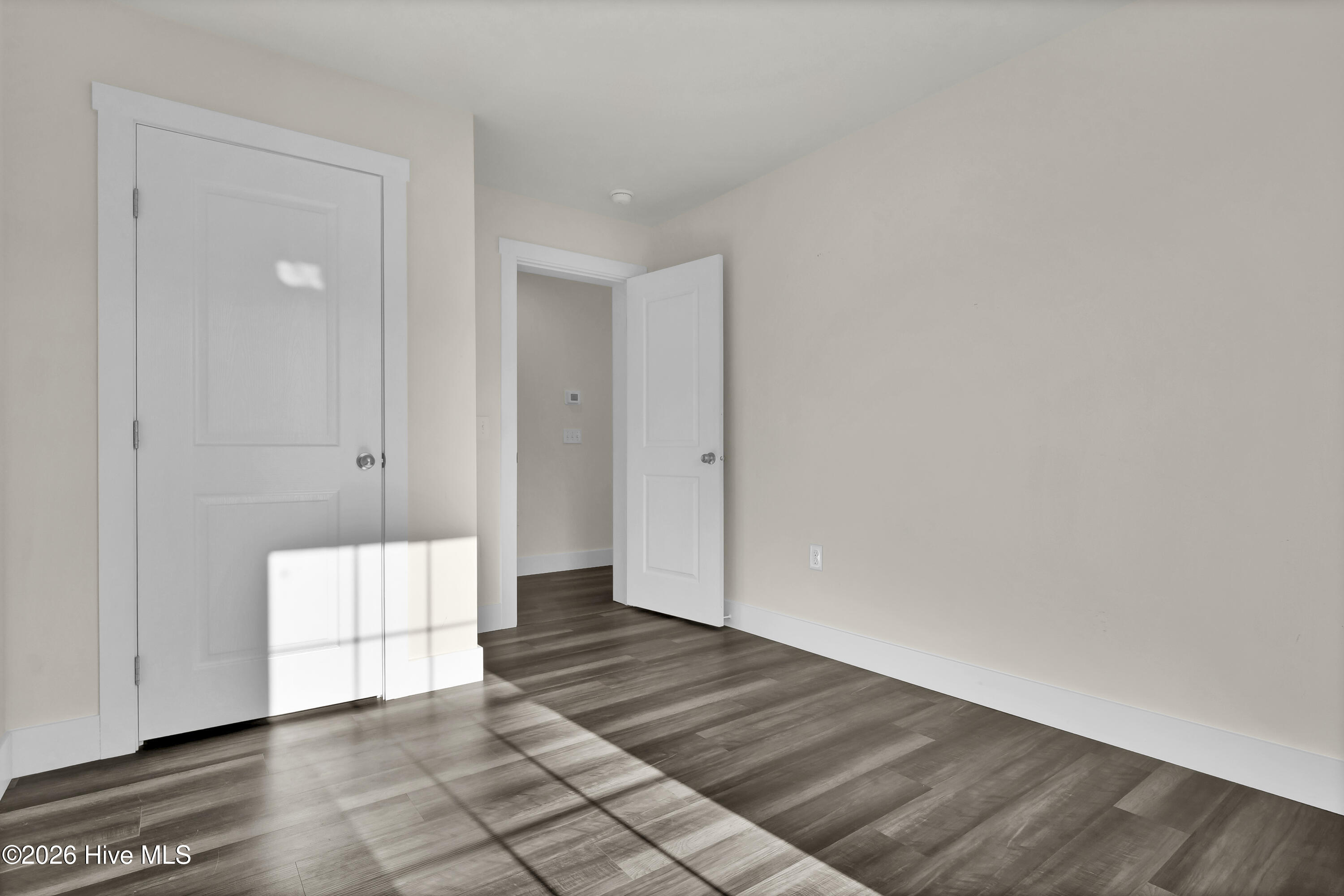 100557957 | Photo 23