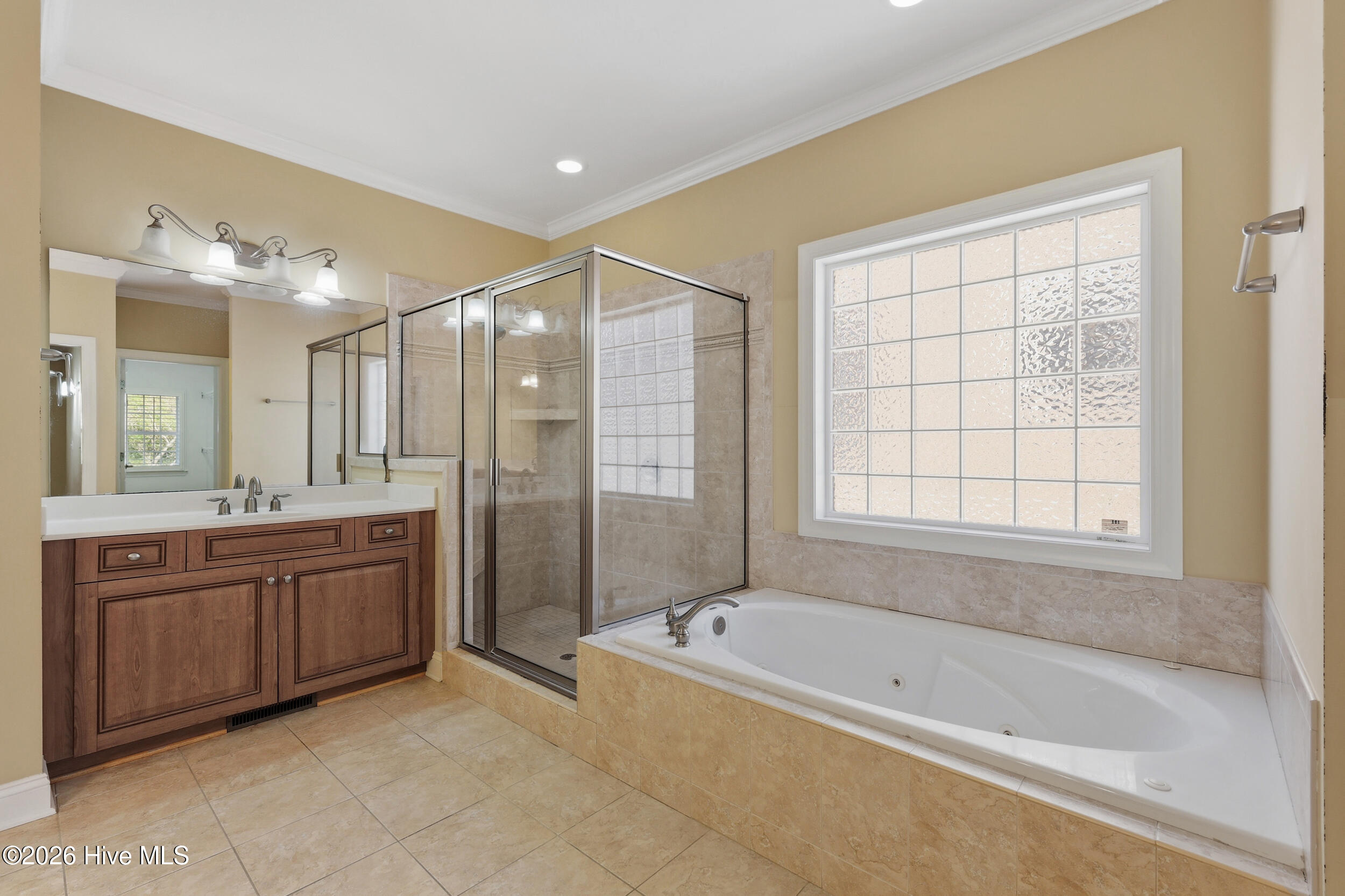 100567096 | Photo 43