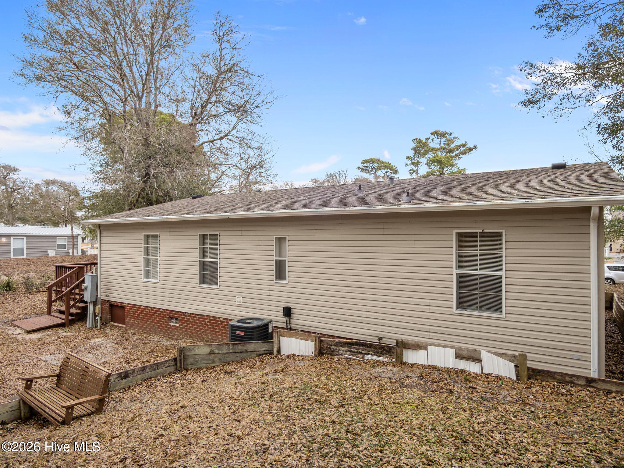 100548525 | Photo 43