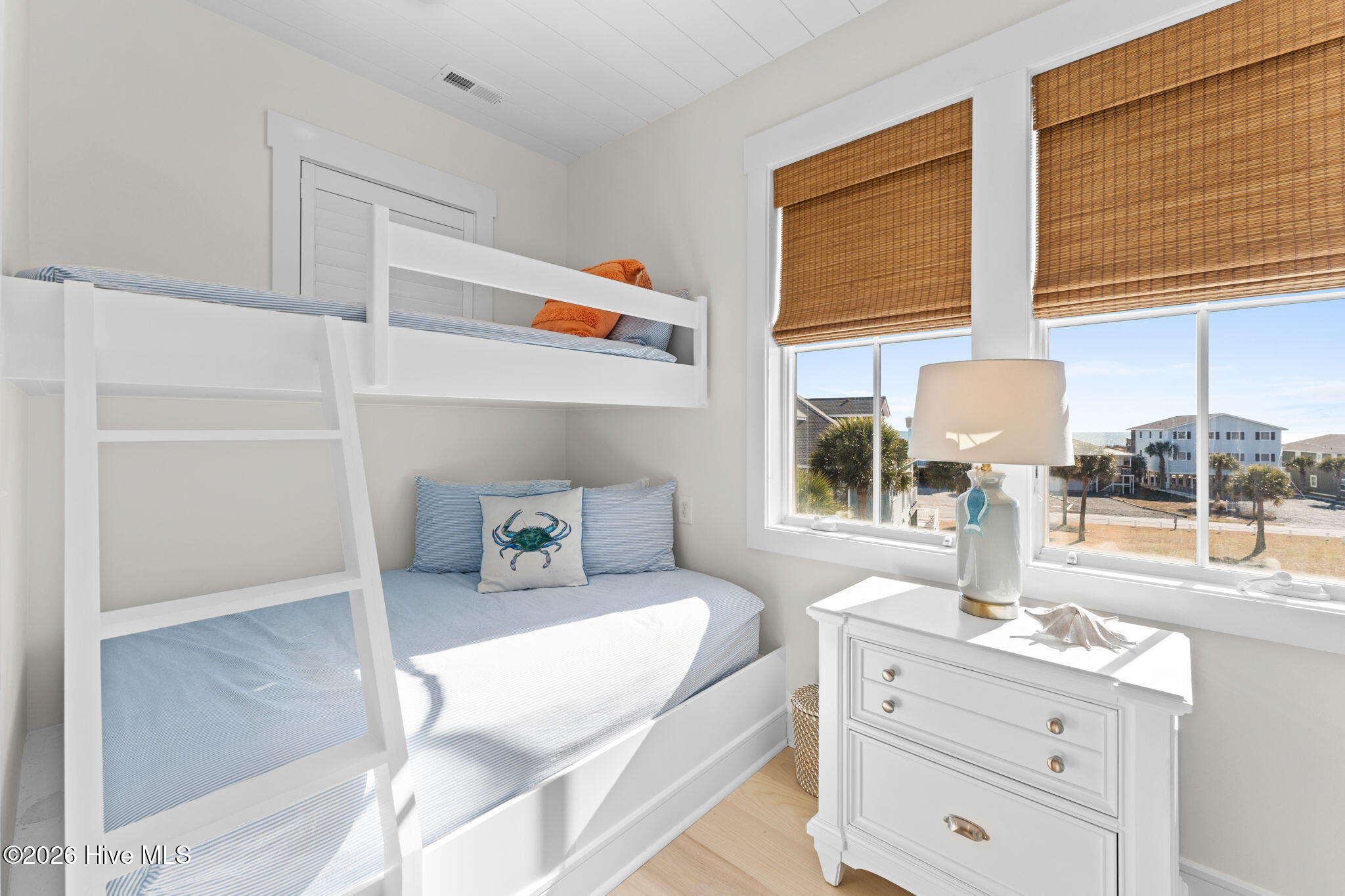 100550371 | Photo 53