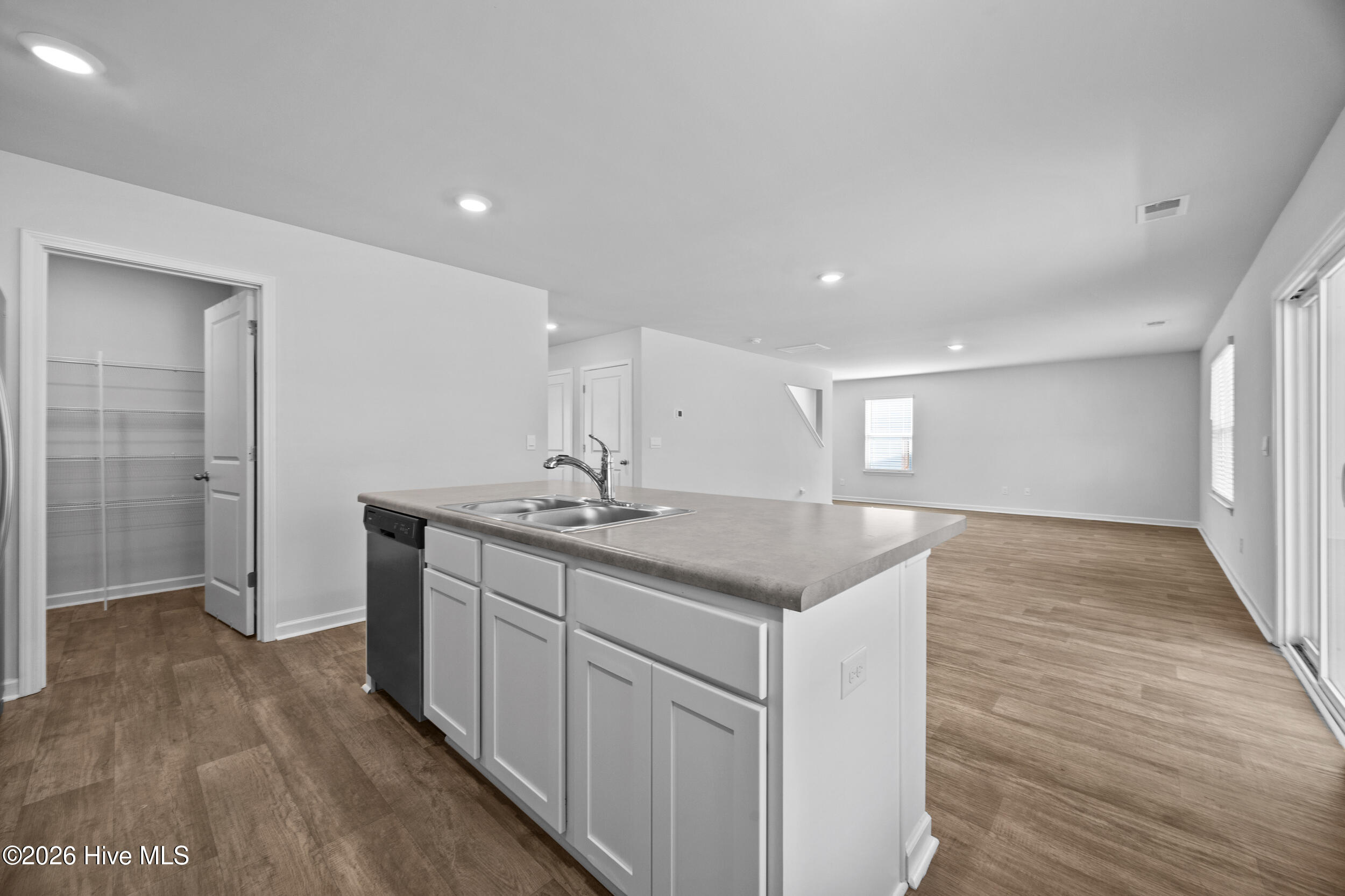 100556435 | Photo 12