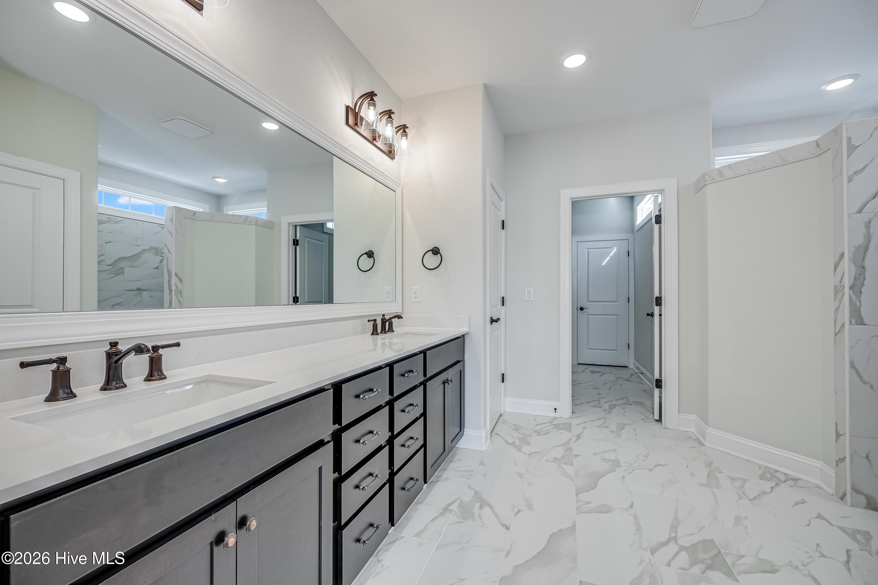 100564282 | Photo 20