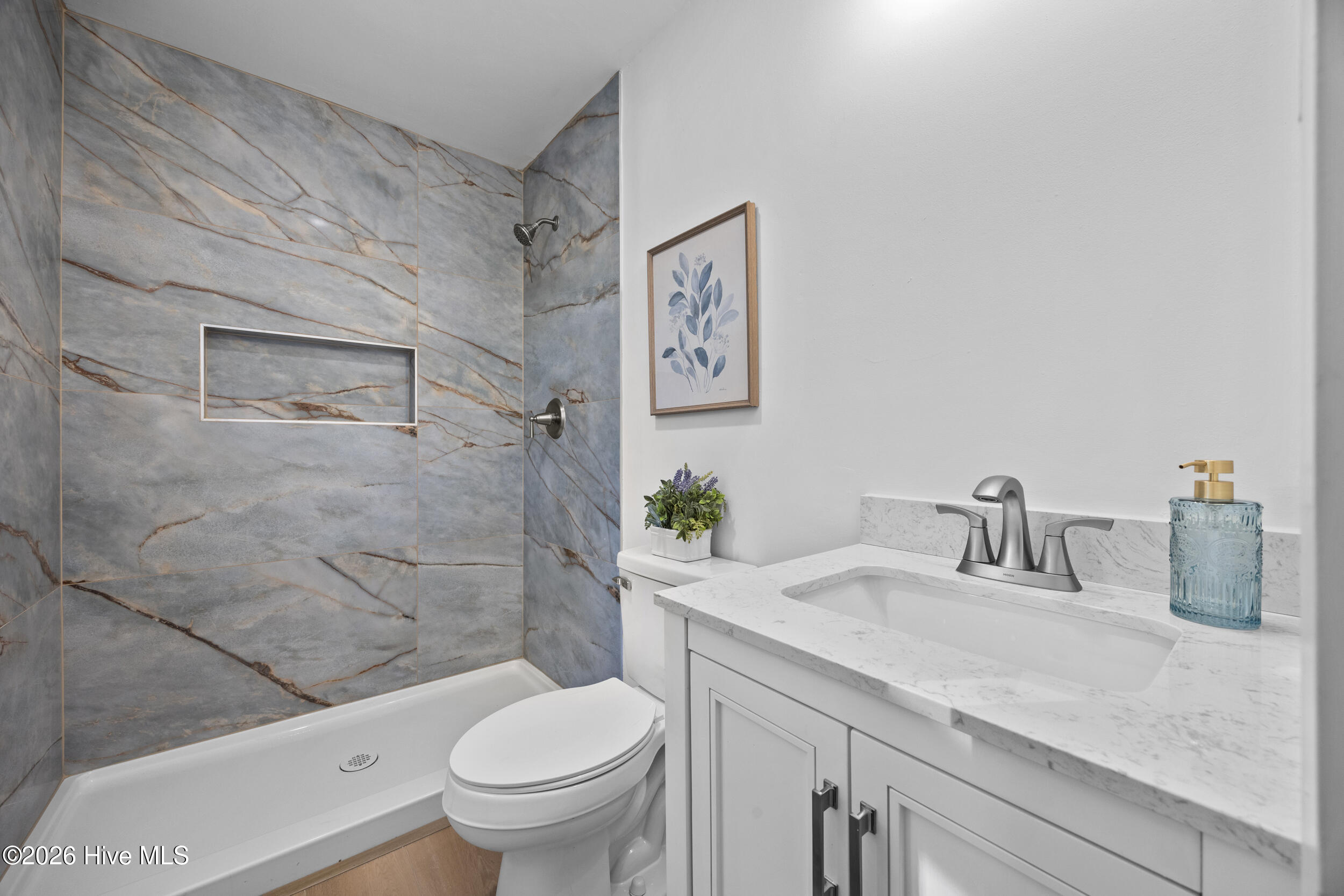 100557284 | Photo 18