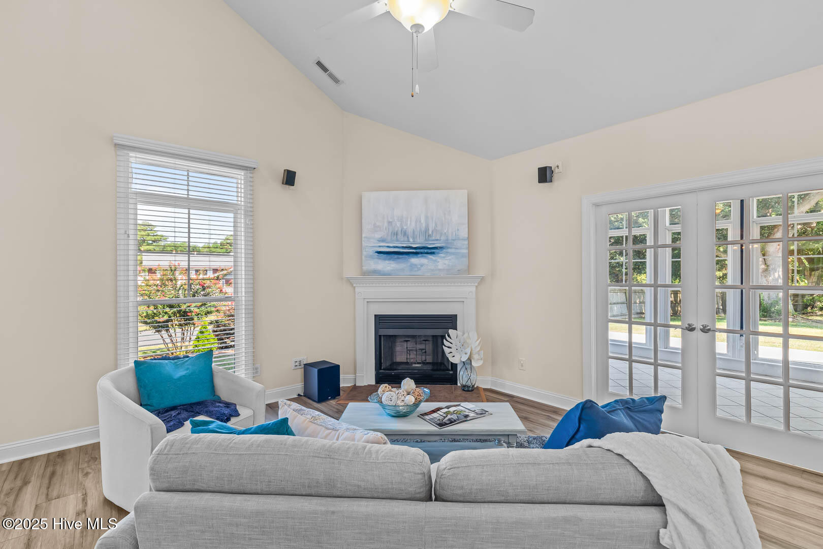 100512903 | Photo 13