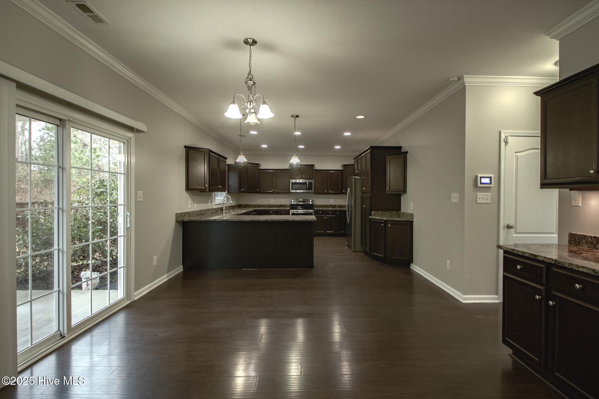 100546466 | Photo 15