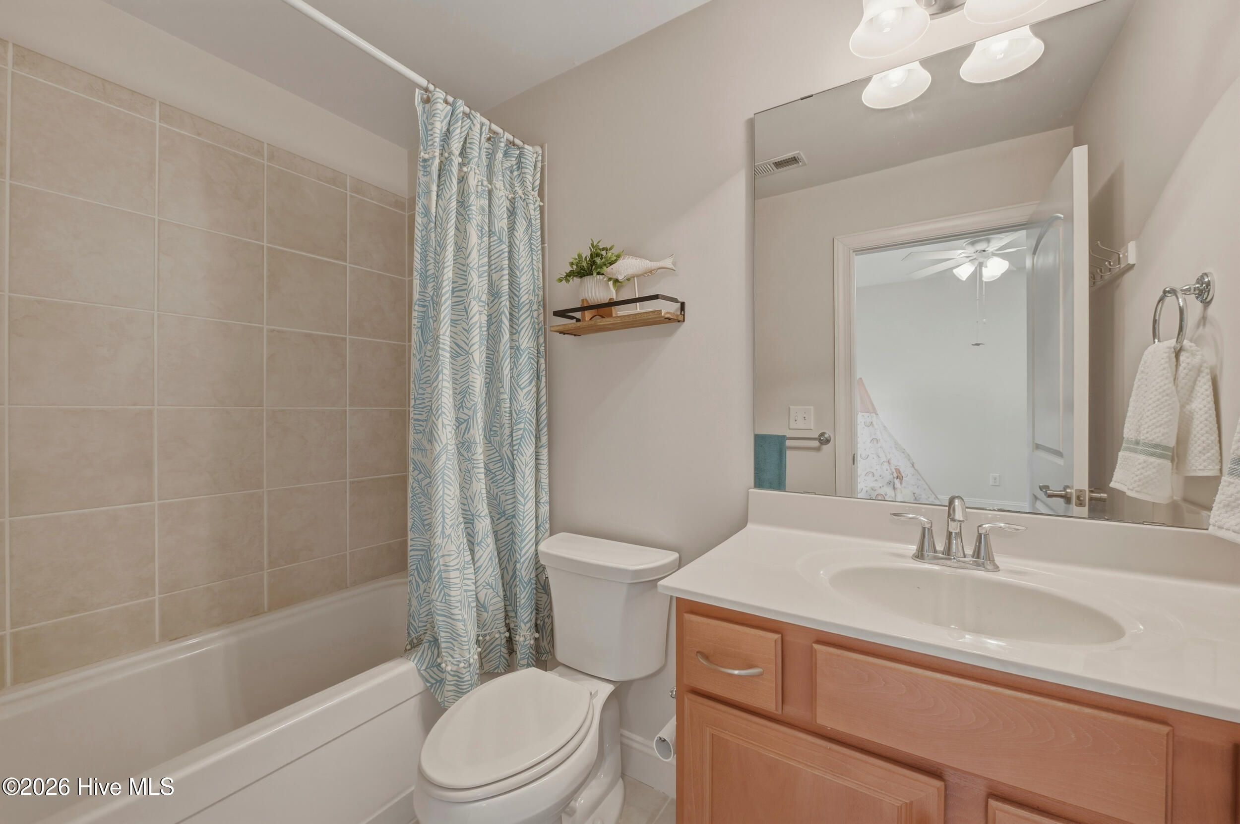 100556965 | Photo 26