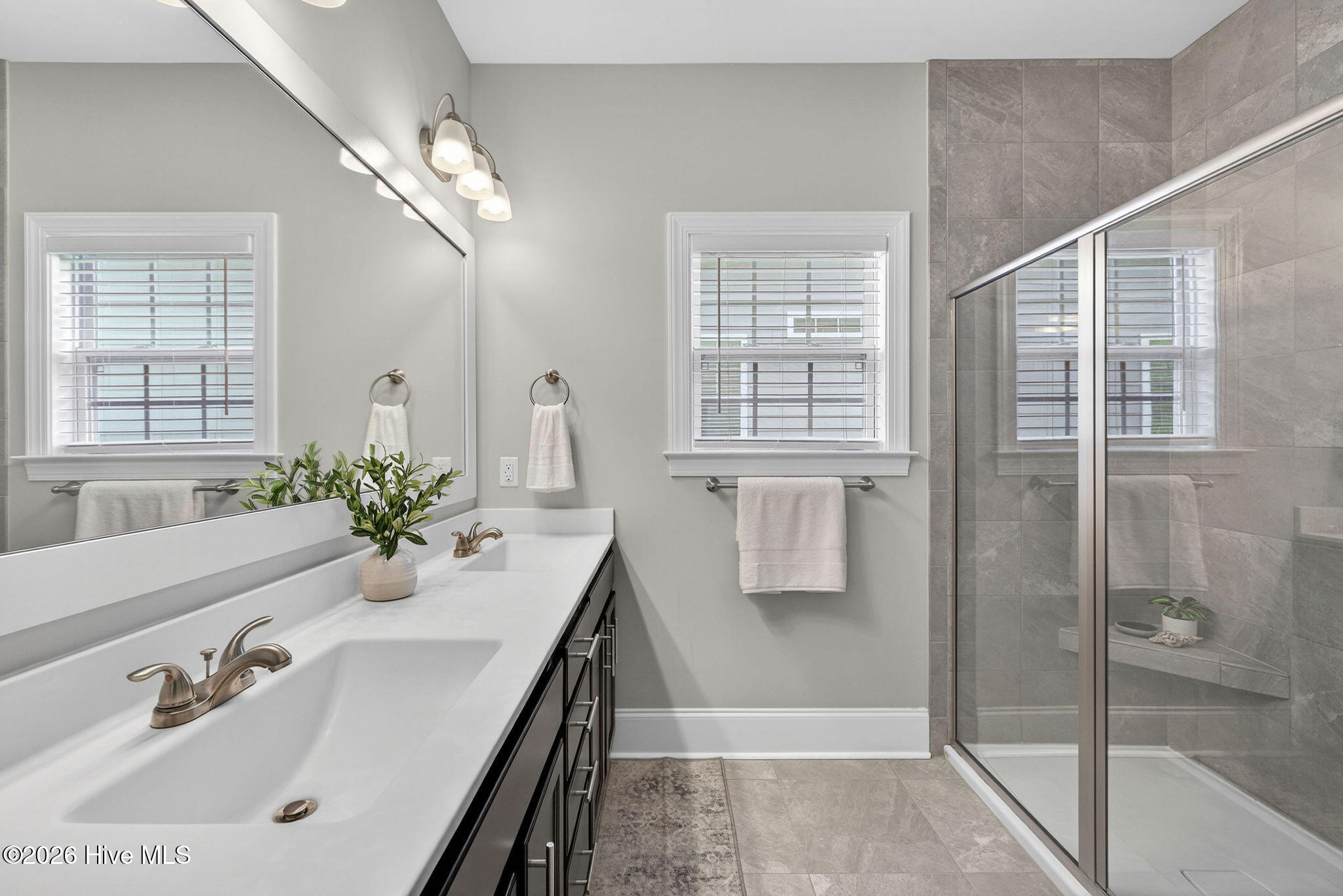 100567052 | Photo 27