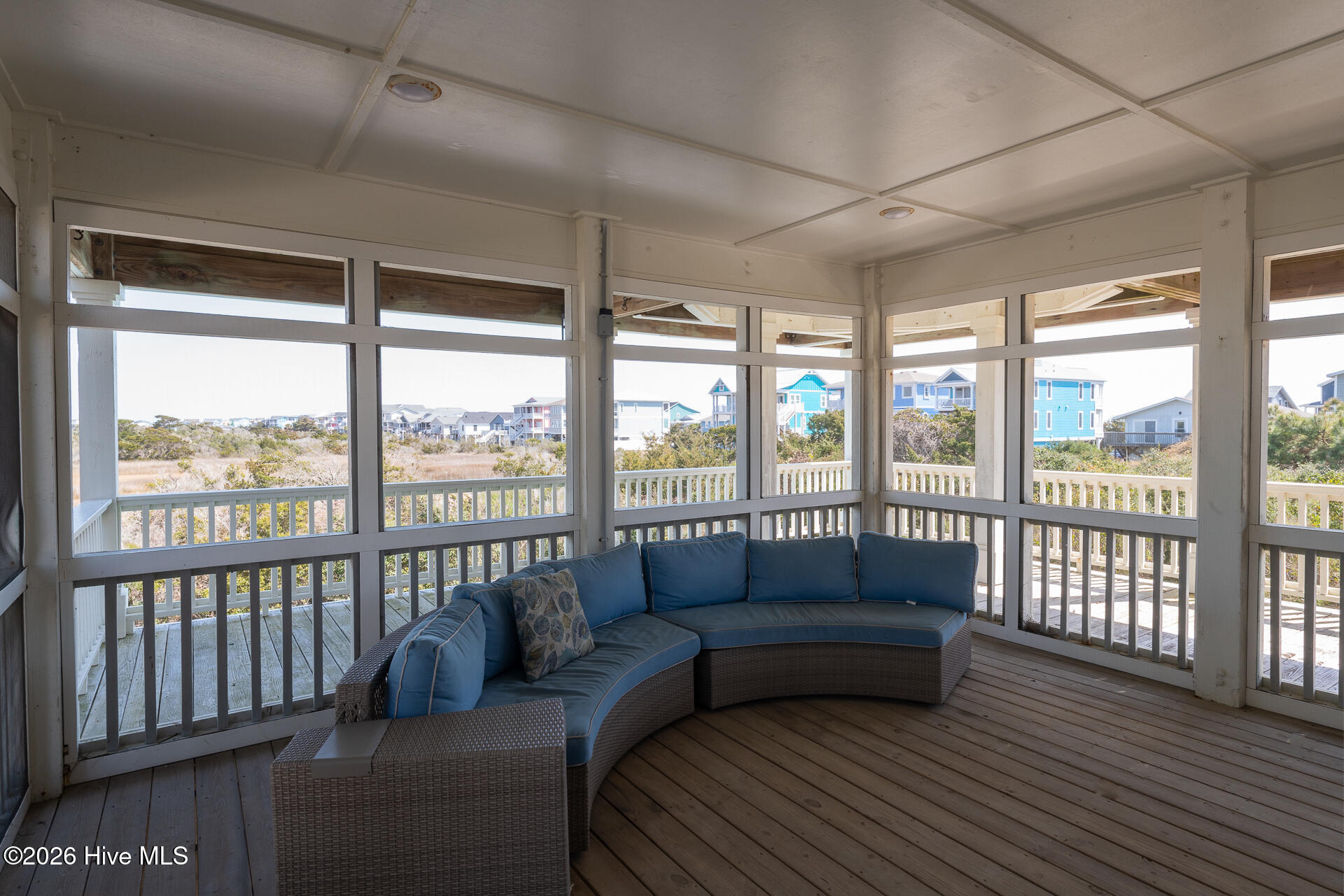 100562037 | Photo 27