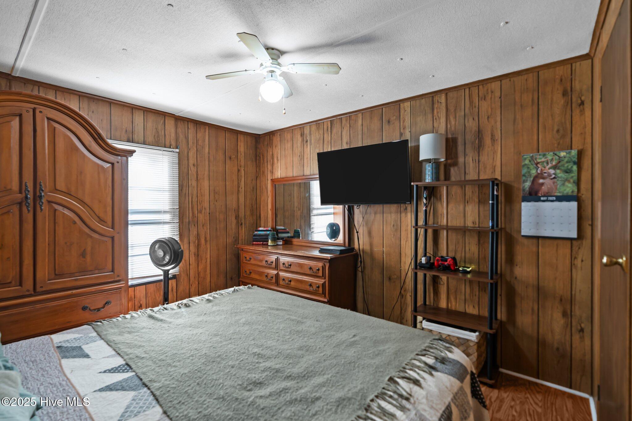 100513028 | Photo 19