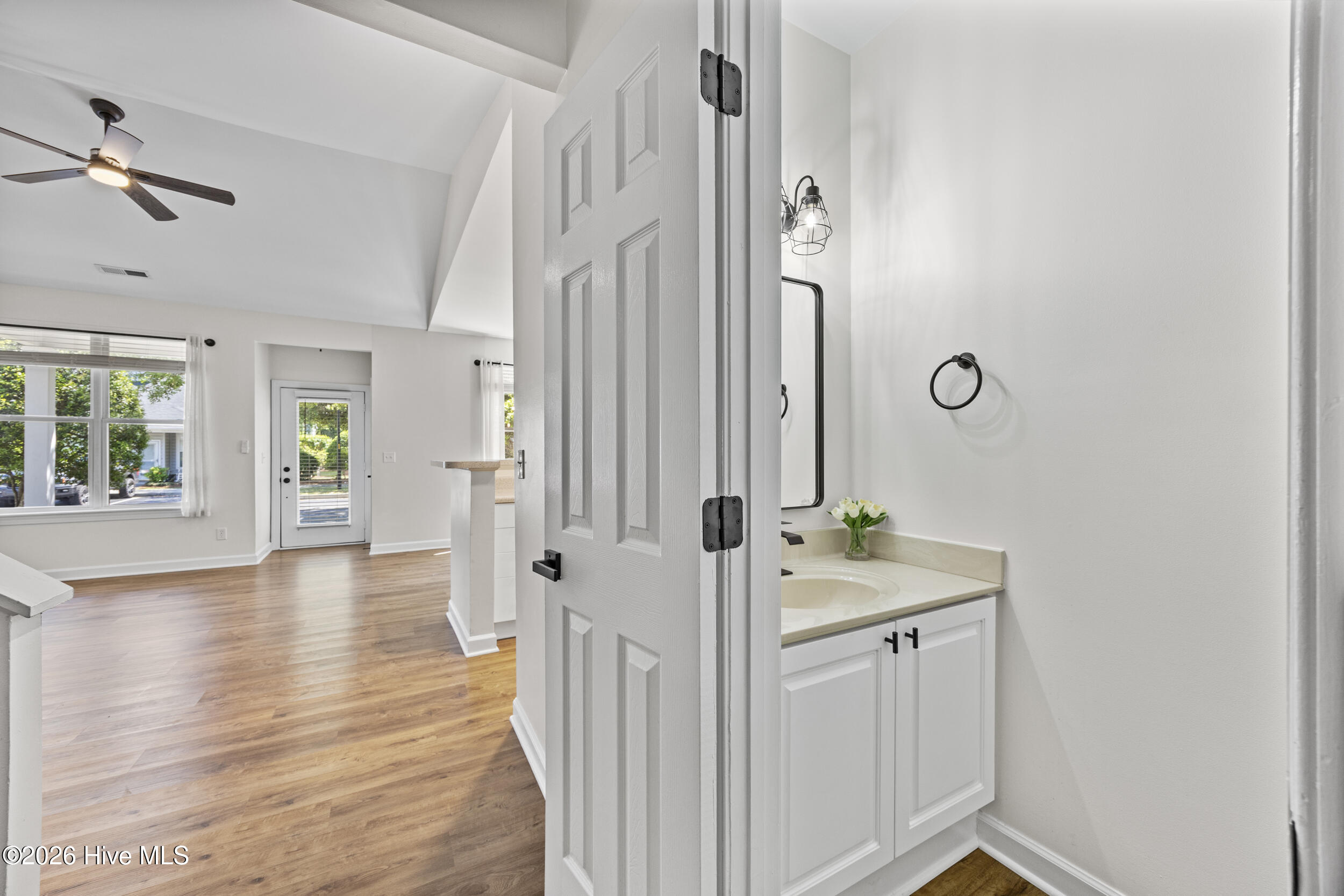 100567822 | Photo 16