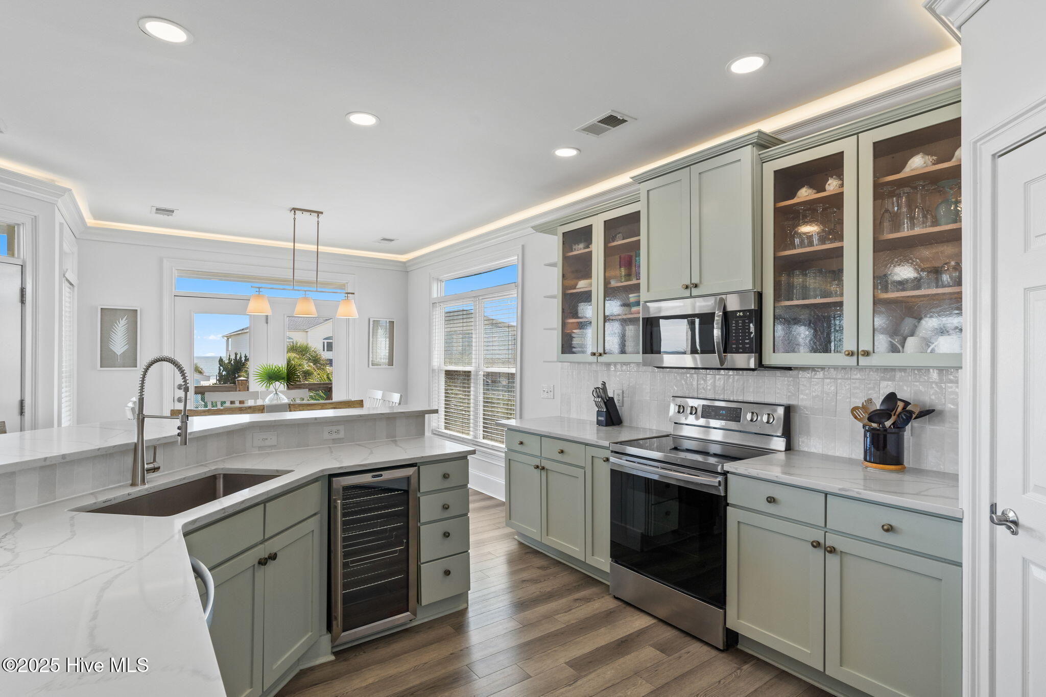 100535971 | Photo 13