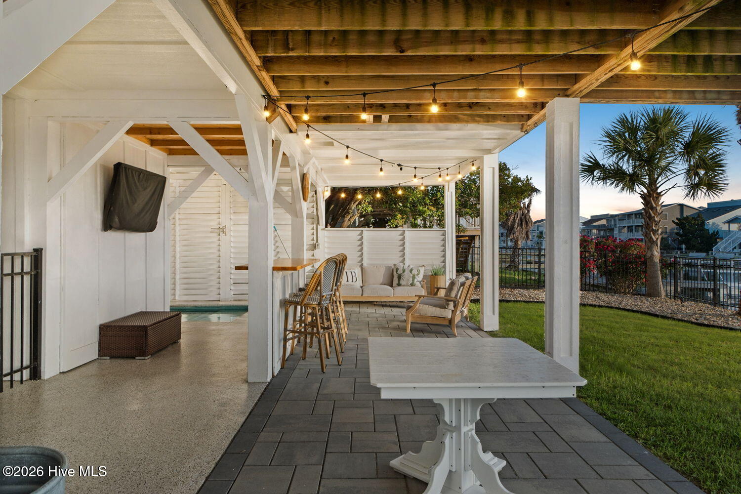 100569670 | Photo 41