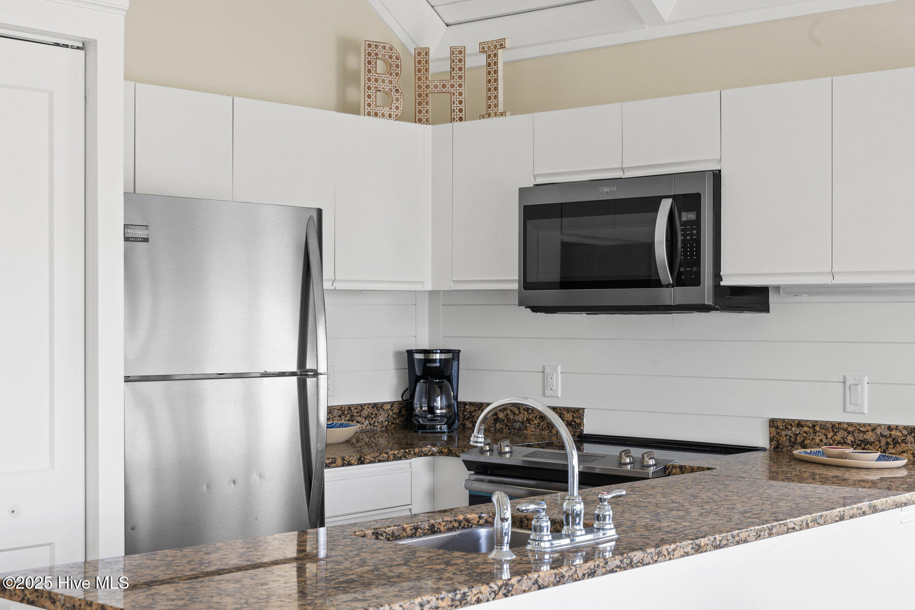 100540785 | Photo 17