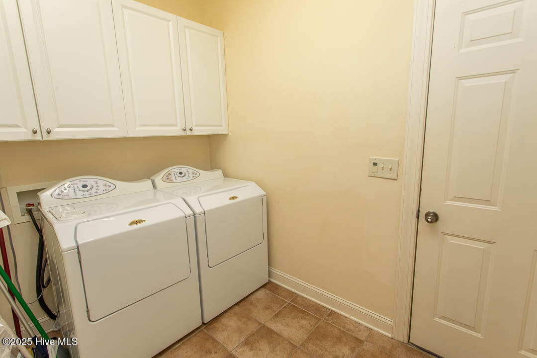 100526043 | Photo 46