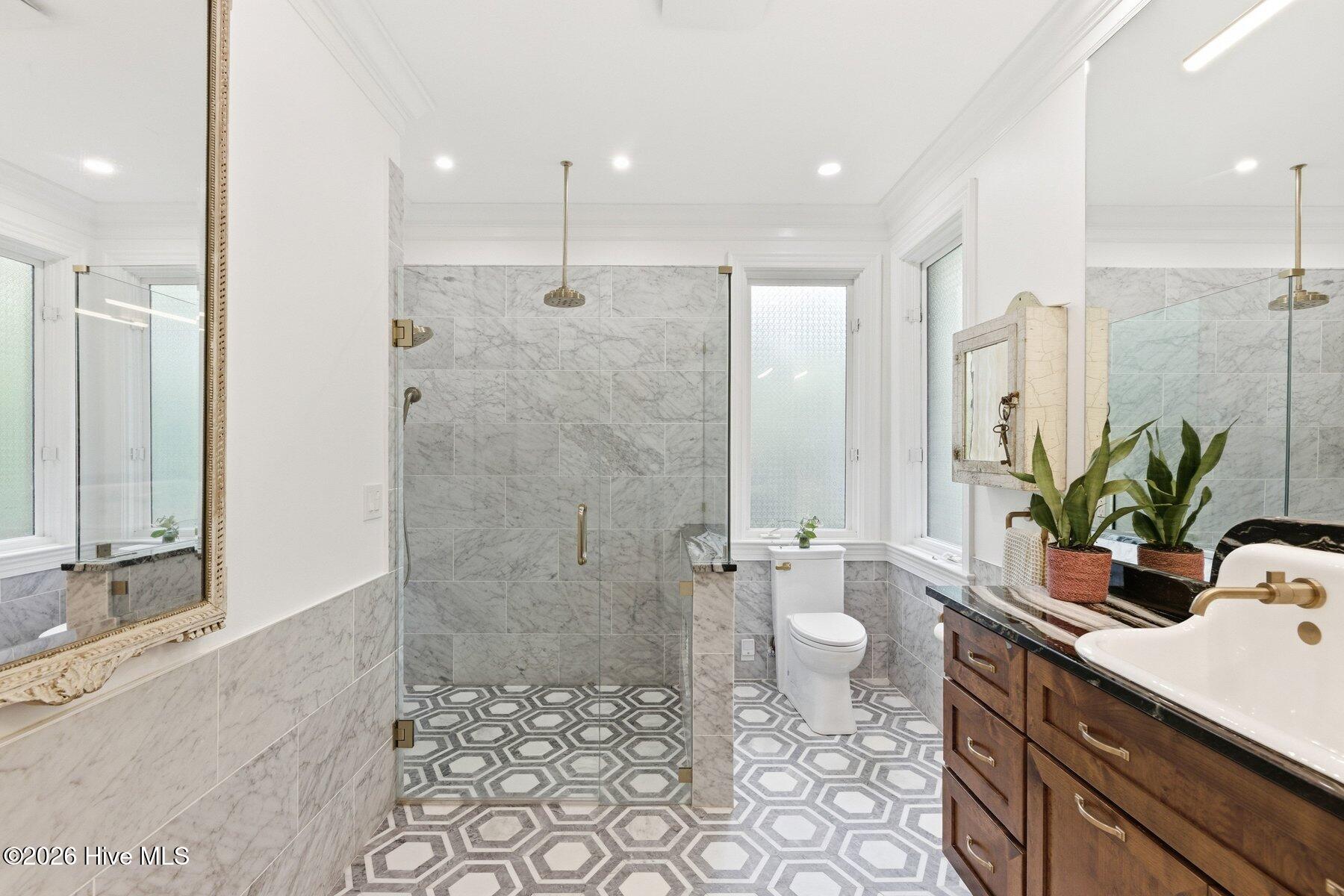 100565828 | Photo 33