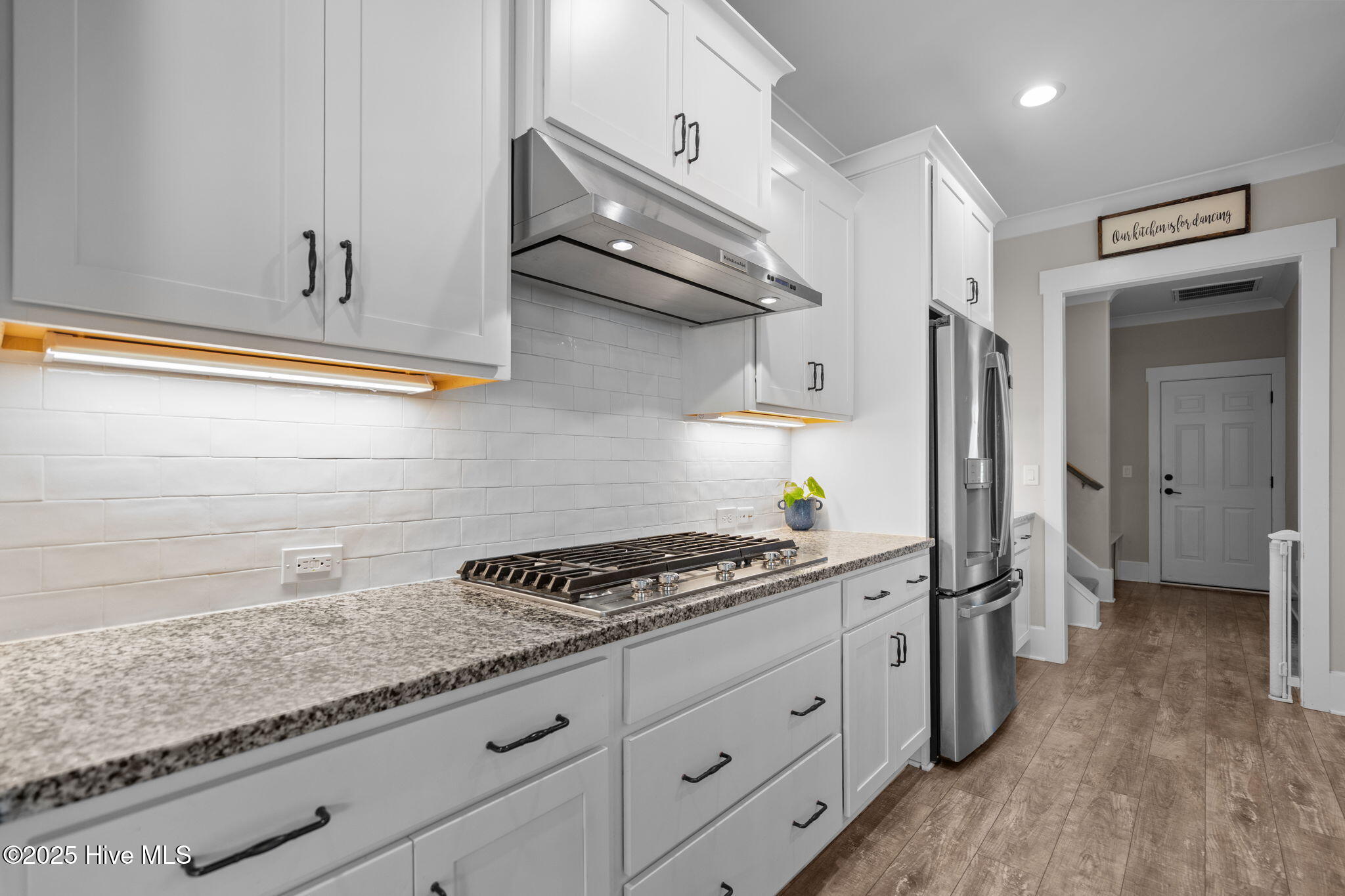 100536162 | Photo 14