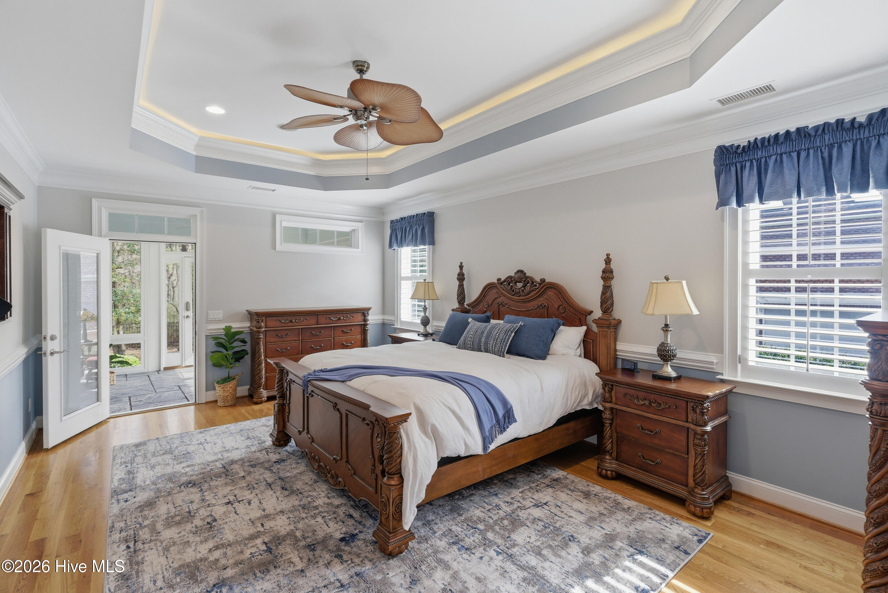 100563976 | Photo 19