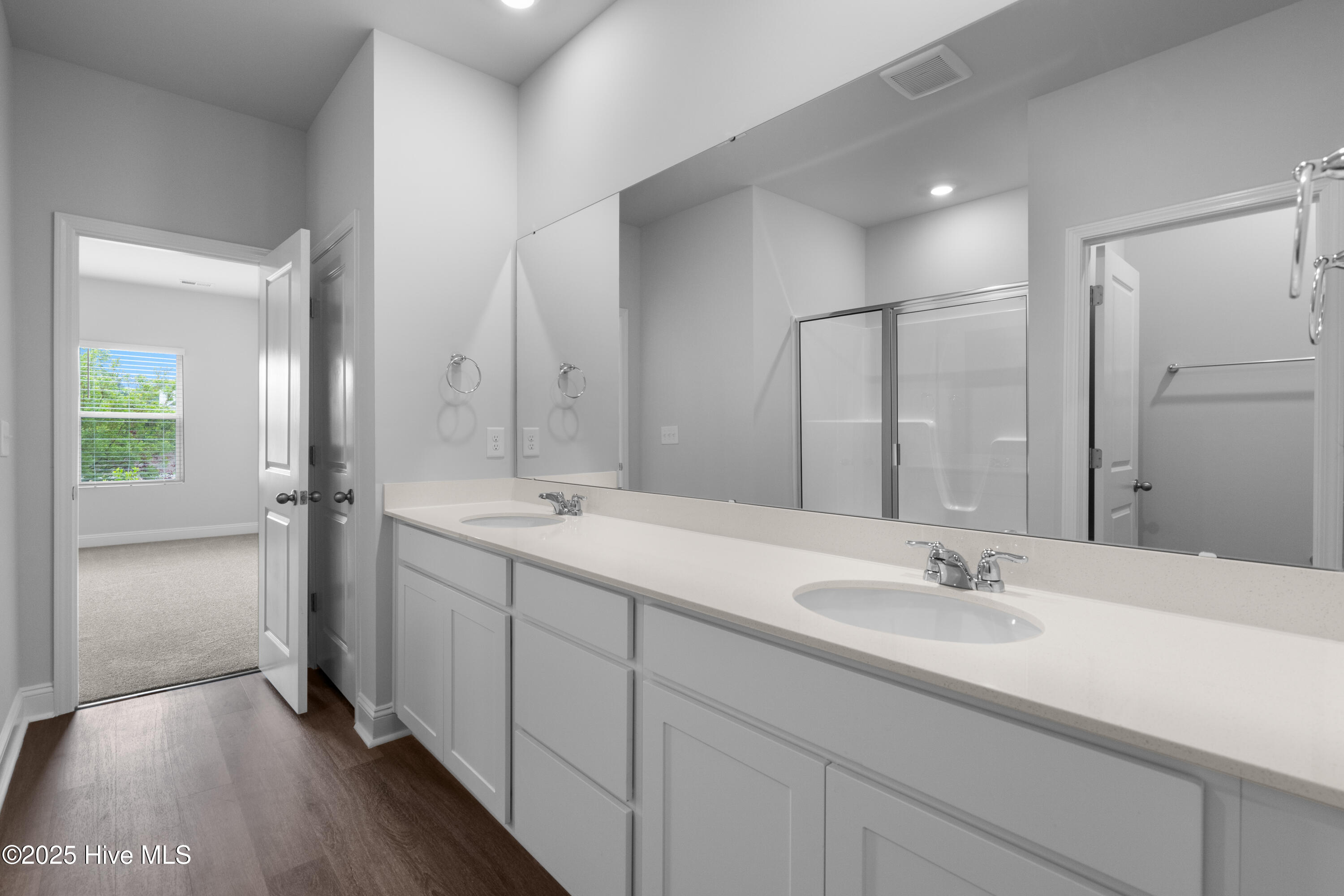 100510867 | Photo 12