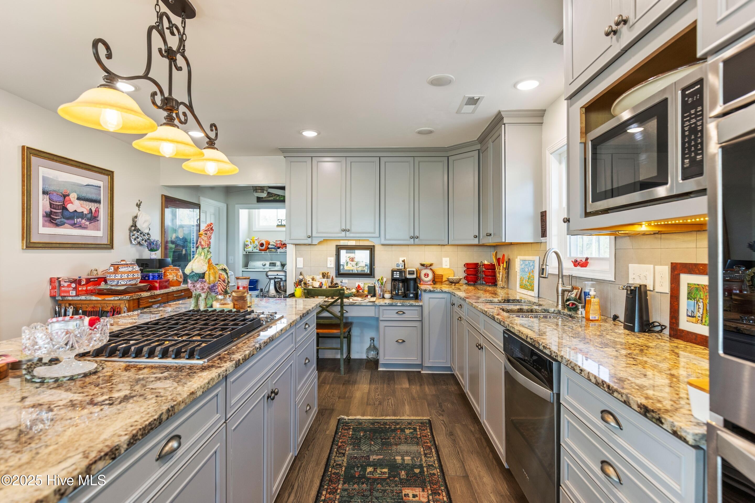 100533338 | Photo 25