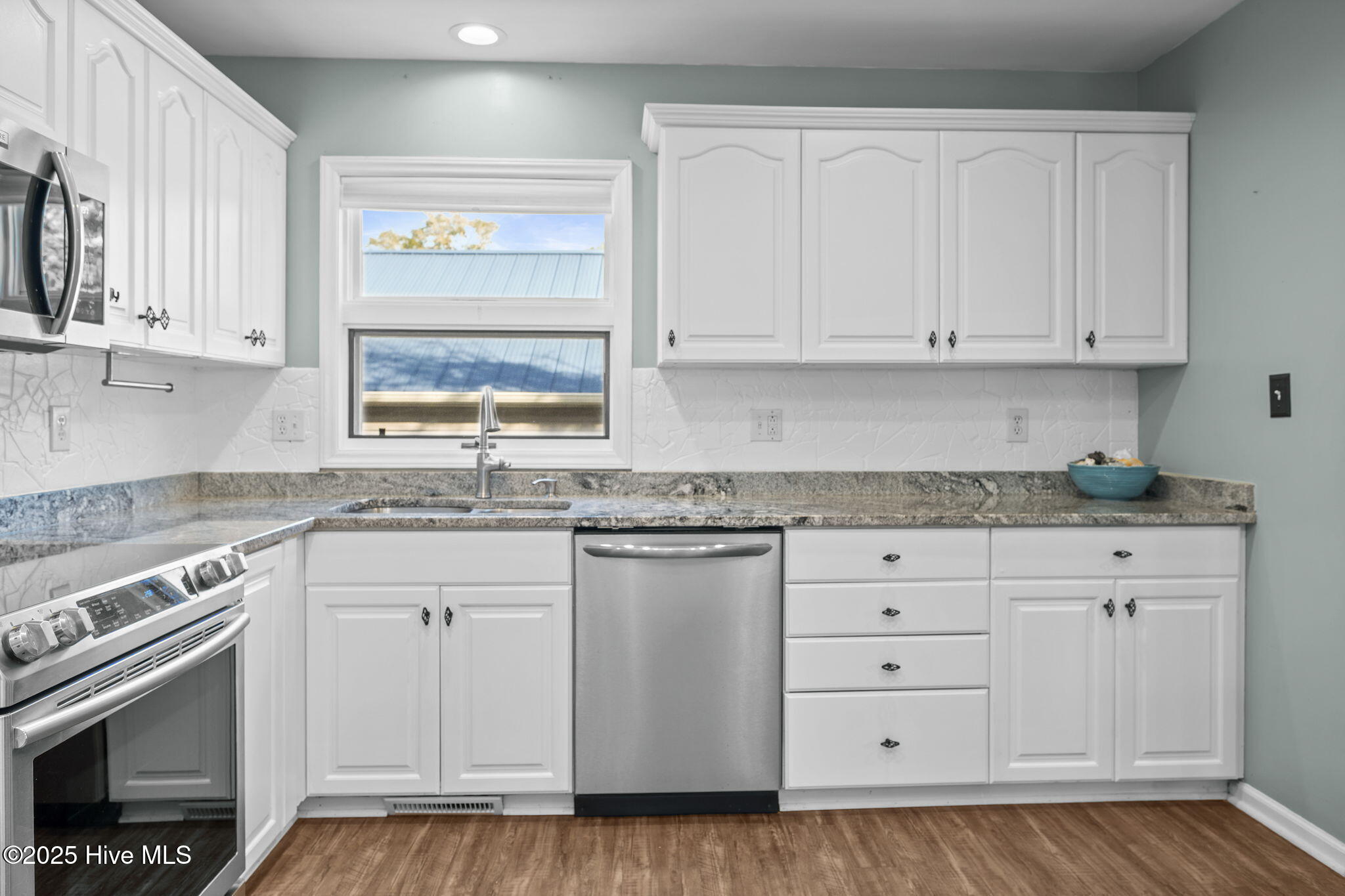 100542454 | Photo 26