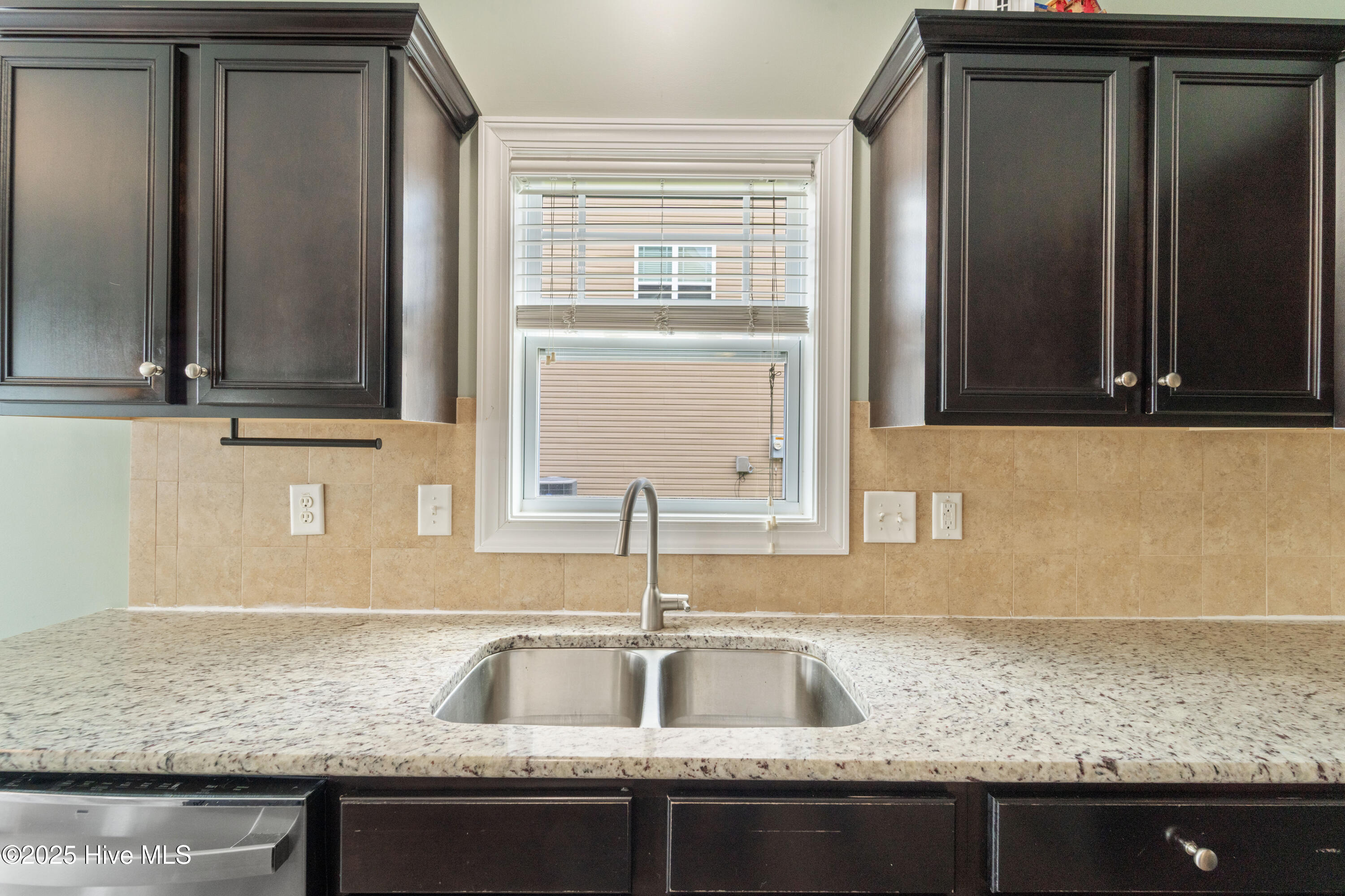 100525842 | Photo 37