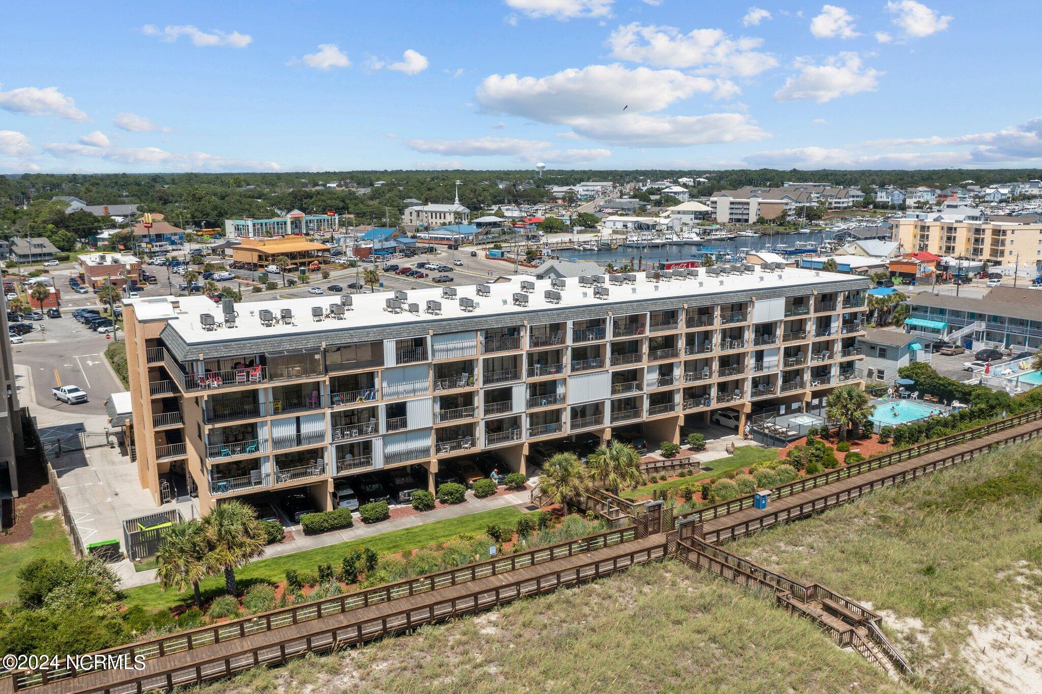 100445876 | Photo 29