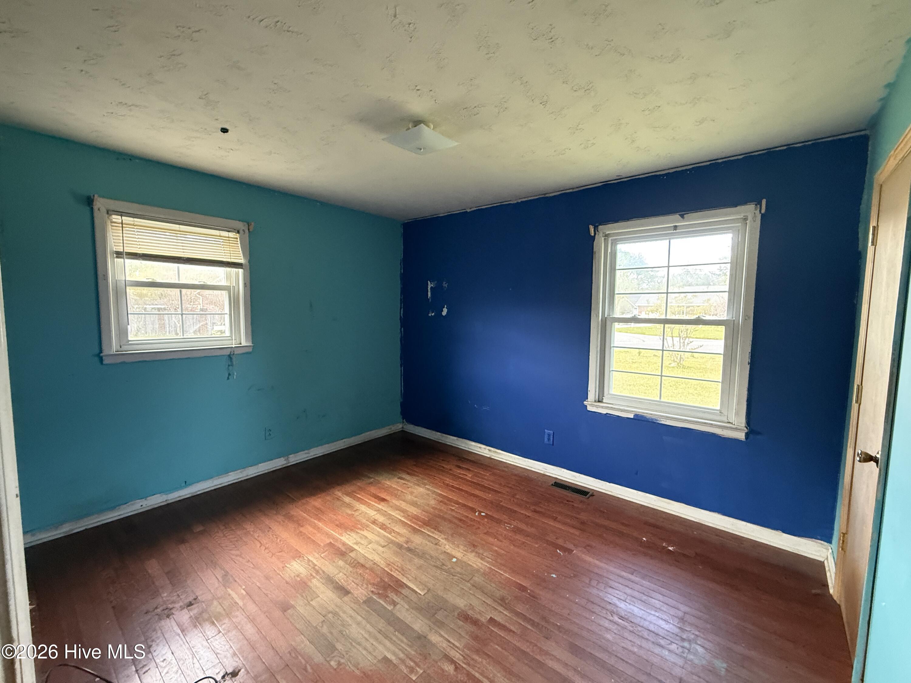 100567135 | Photo 13