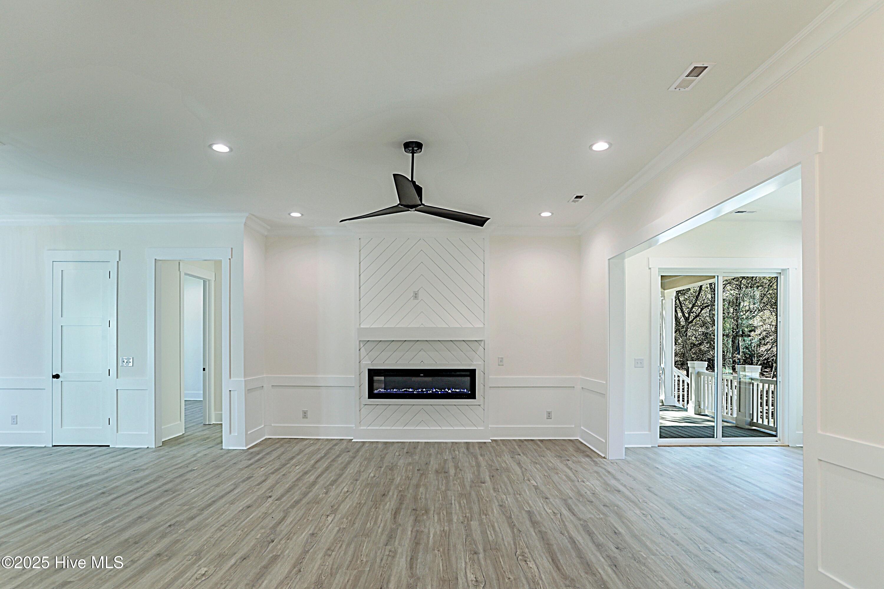 100535738 | Photo 18