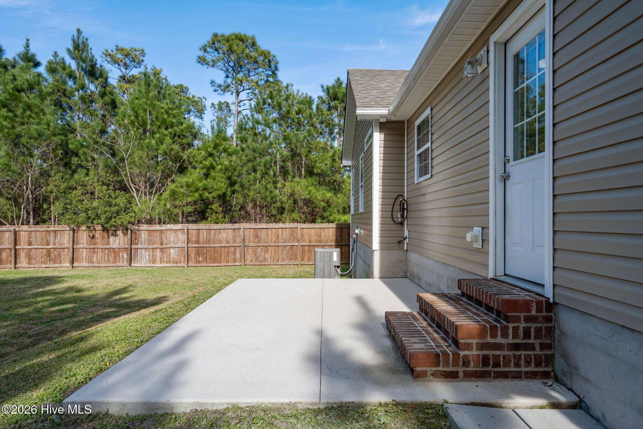 100562180 | Photo 23