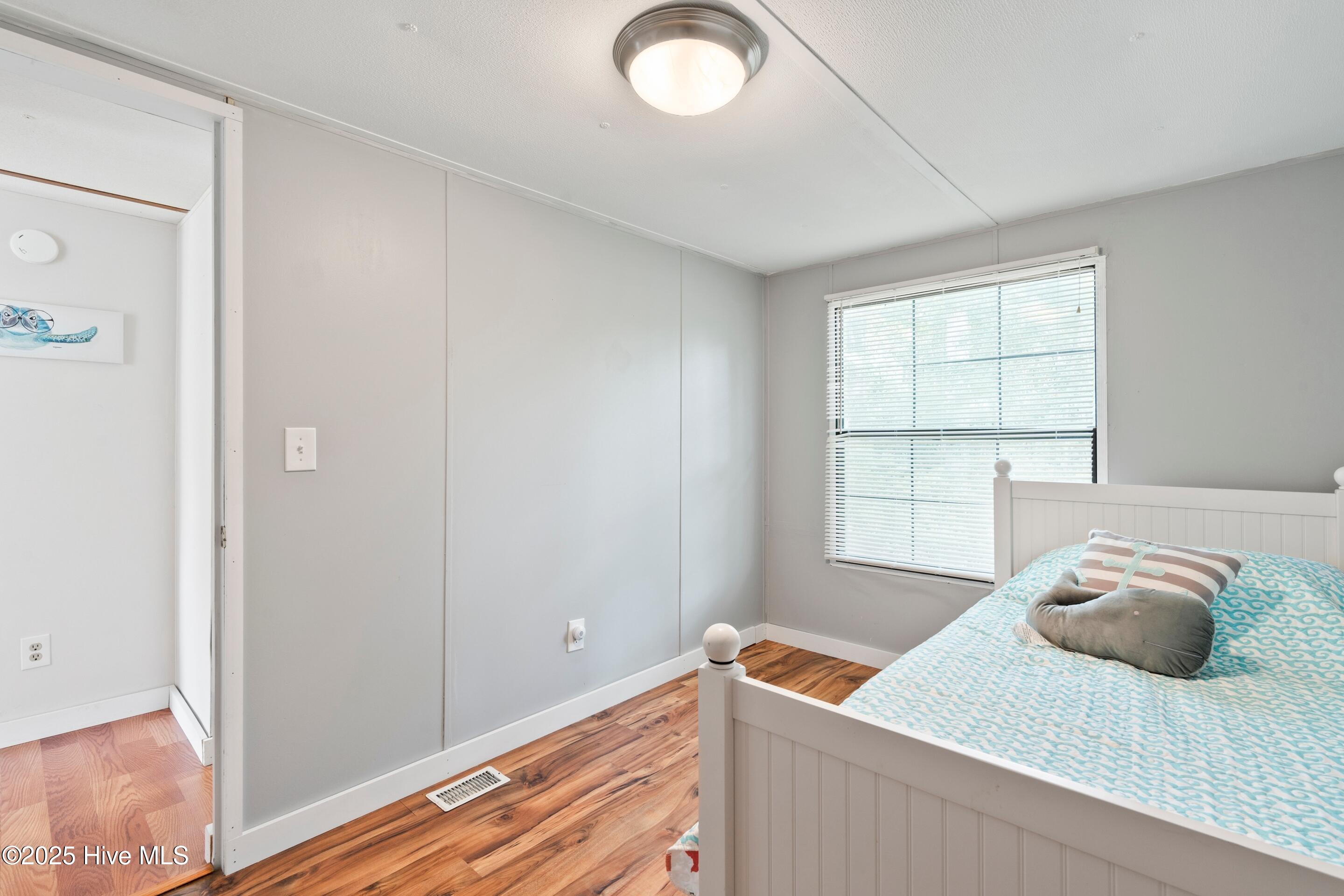 100519886 | Photo 19