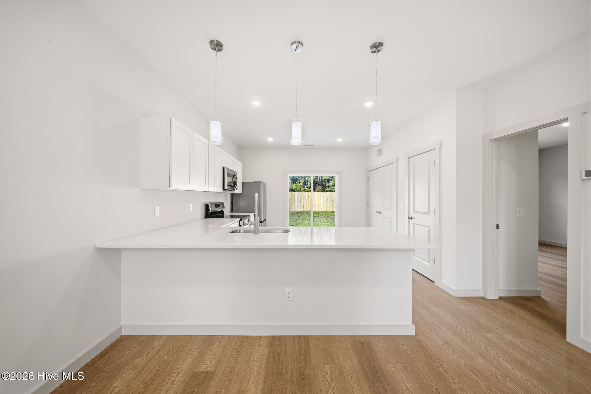 100562147 | Photo 11