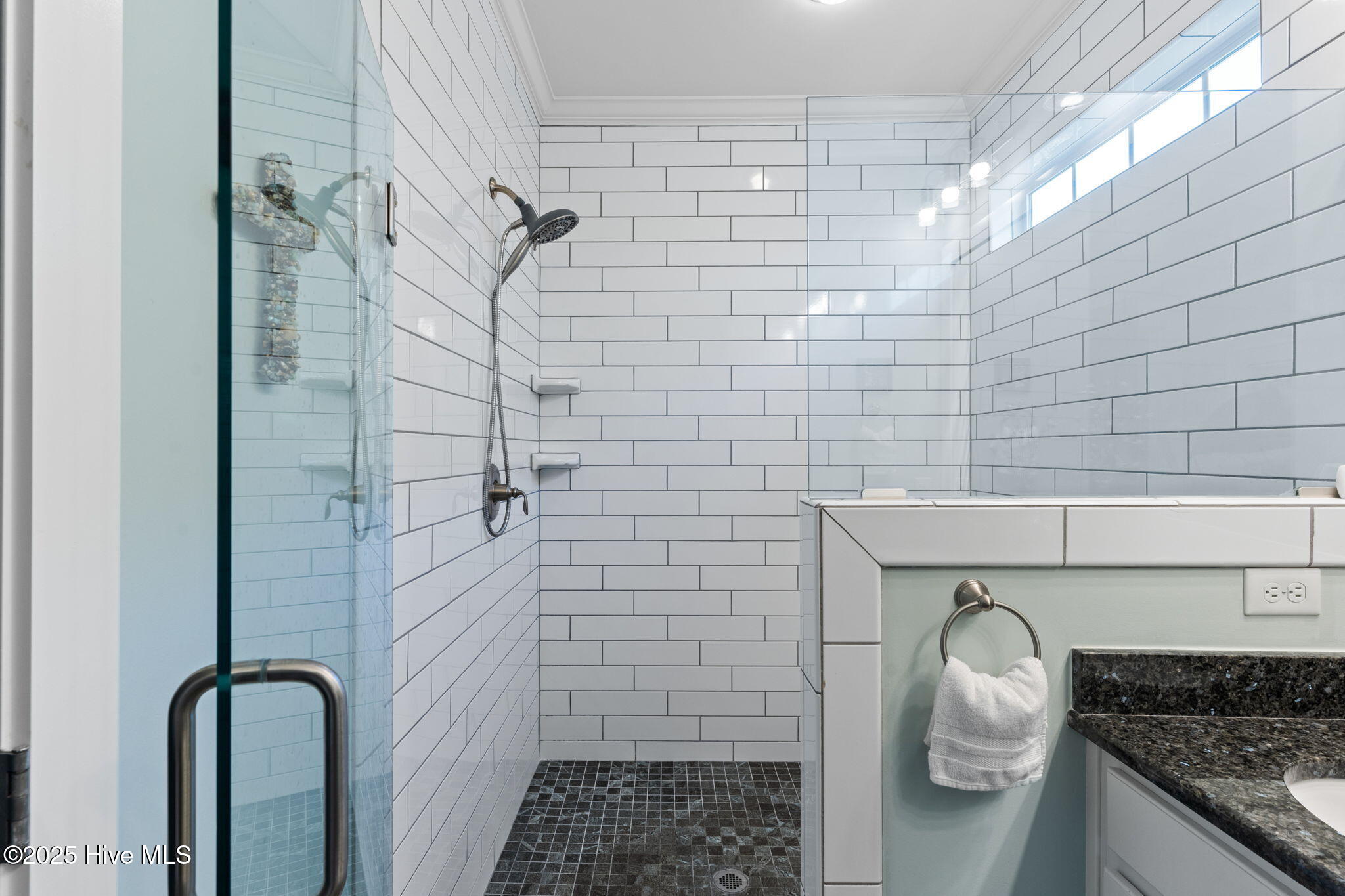 100539203 | Photo 33