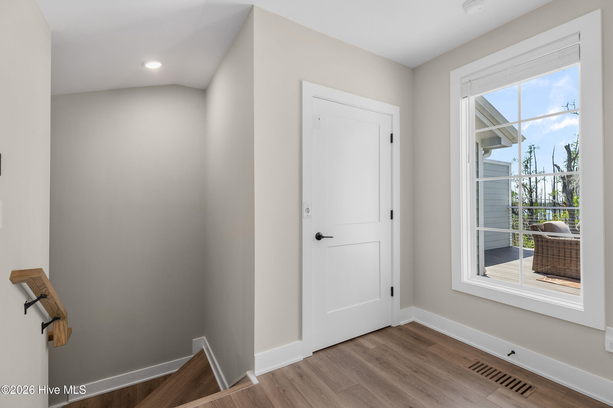 100563450 | Photo 42