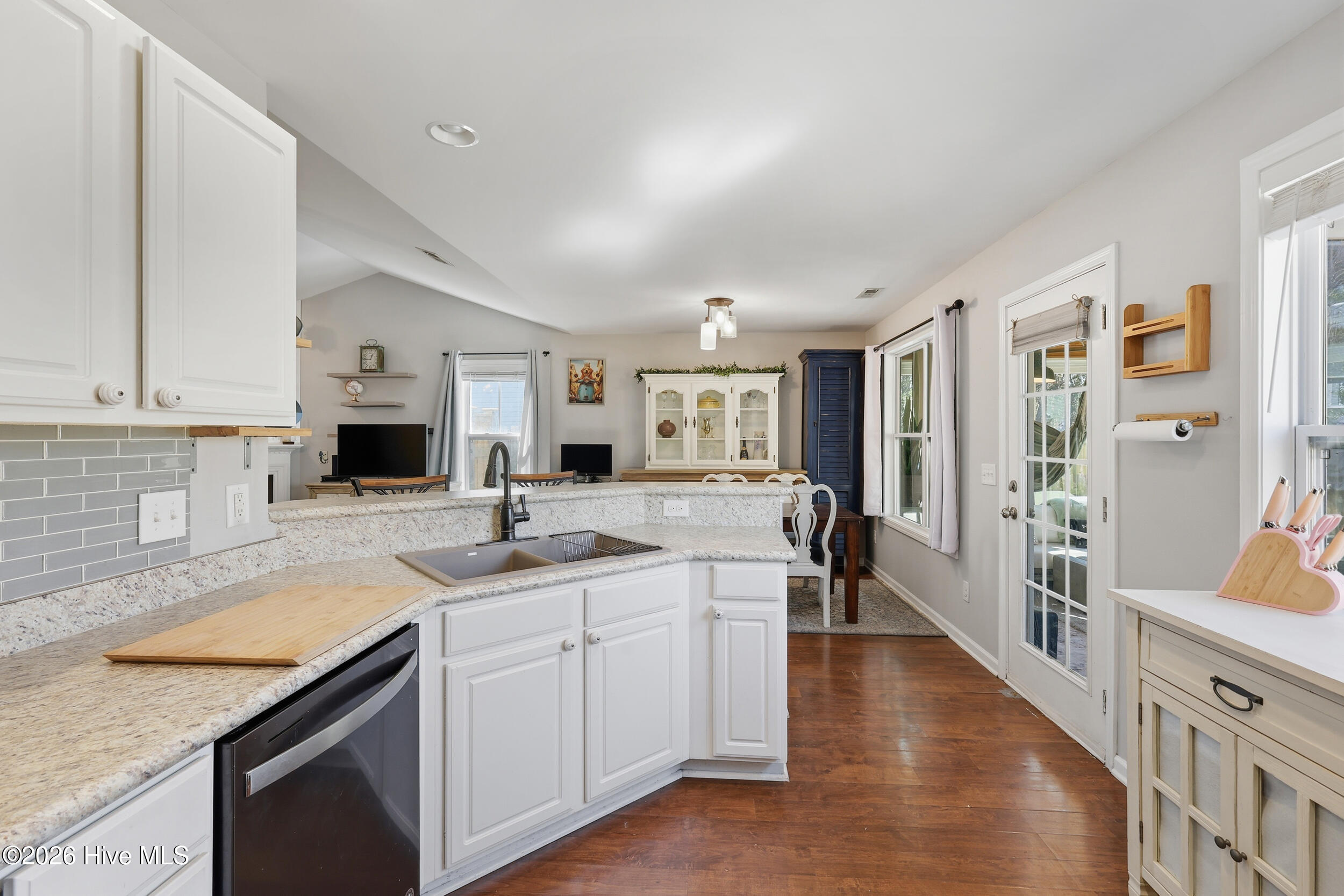 100554592 | Photo 14