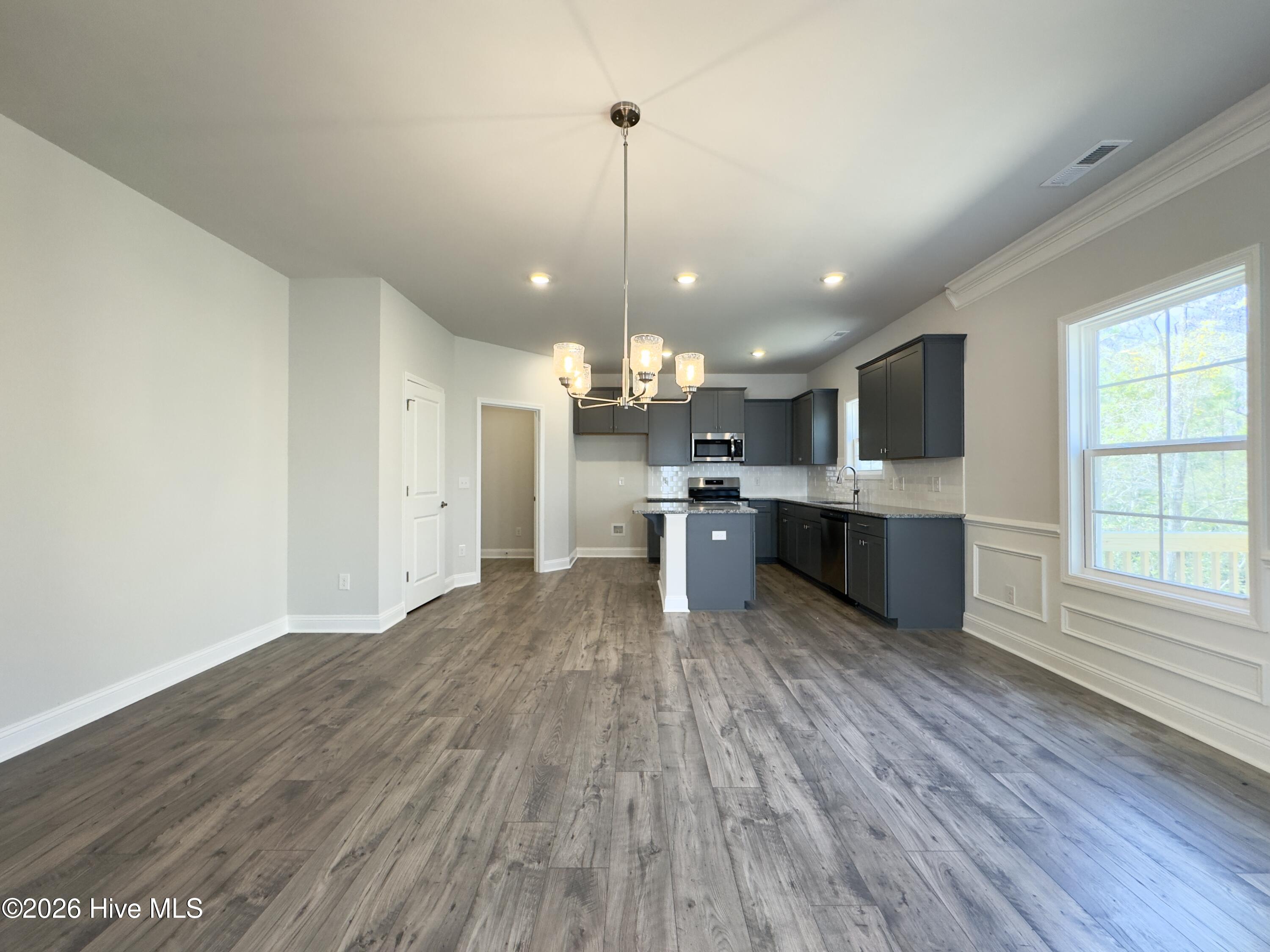 100563349 | Photo 10