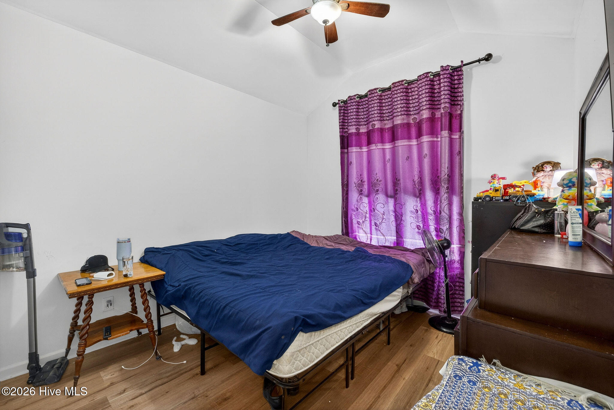 100564267 | Photo 12