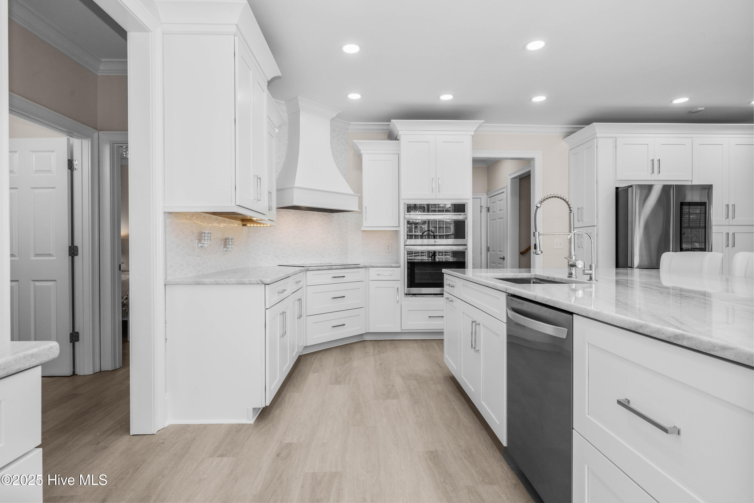 100537525 | Photo 24